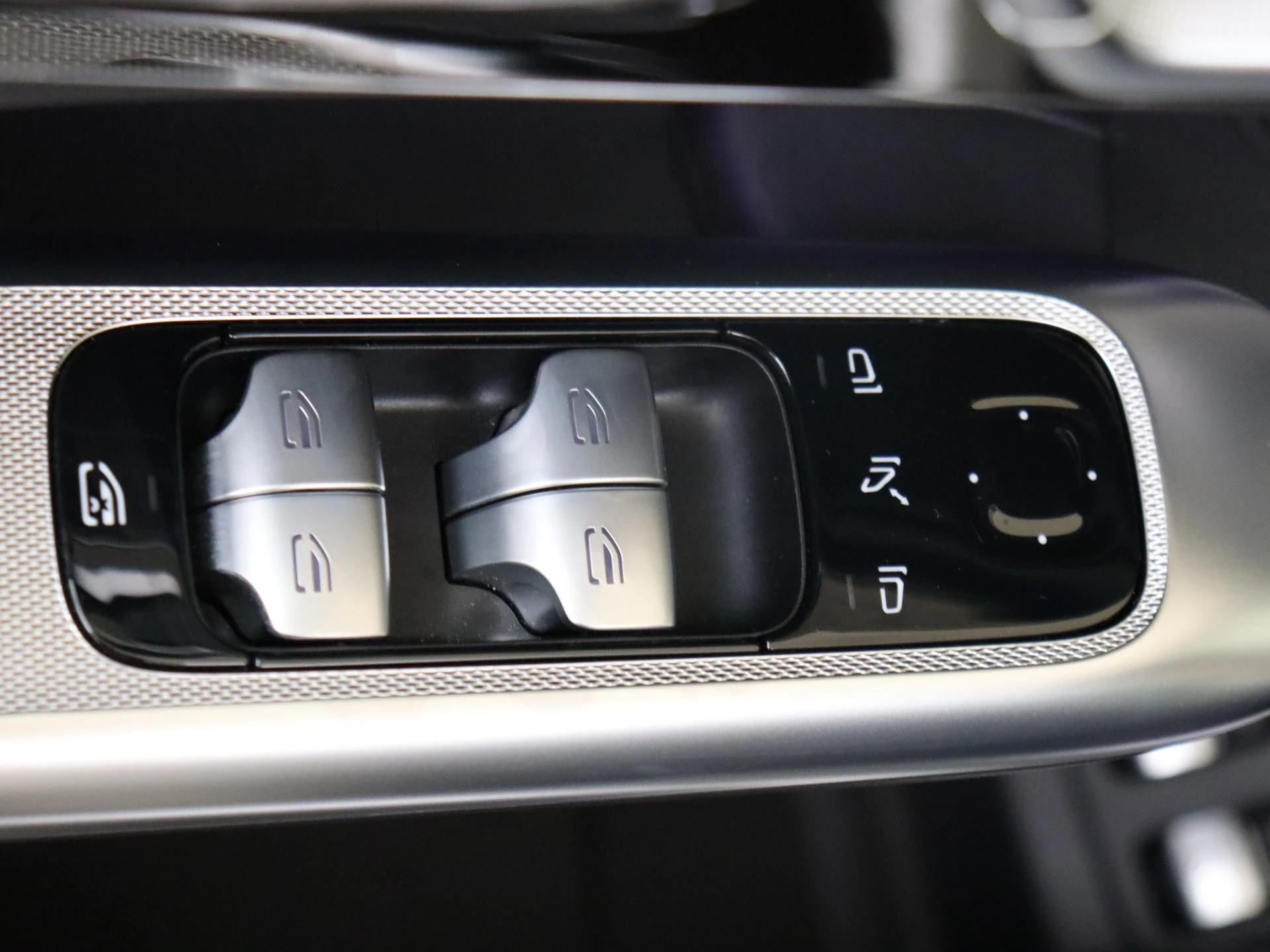 Mercedes-Benz-GLC-image-26