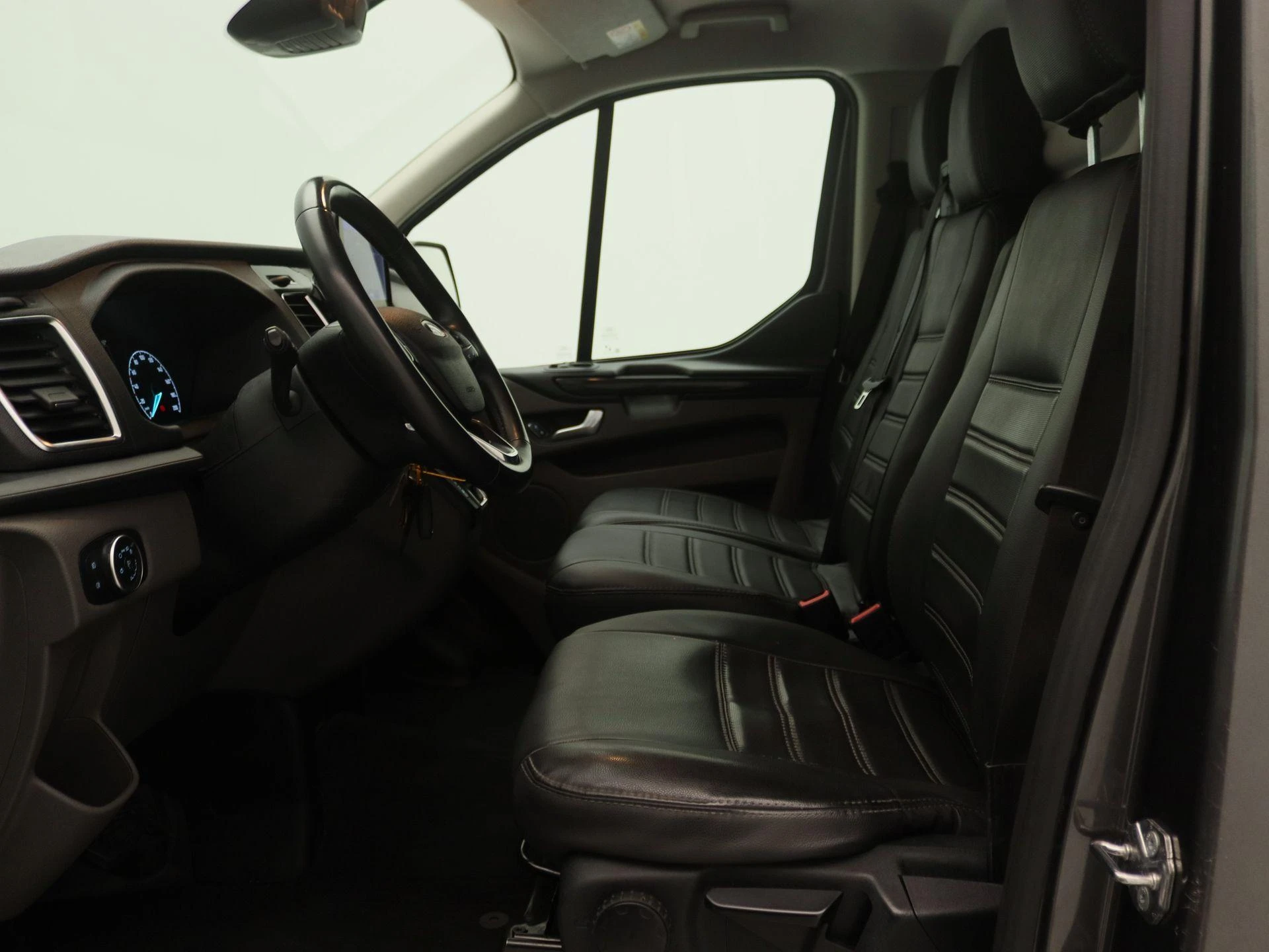 Ford-Transit Custom-image-10