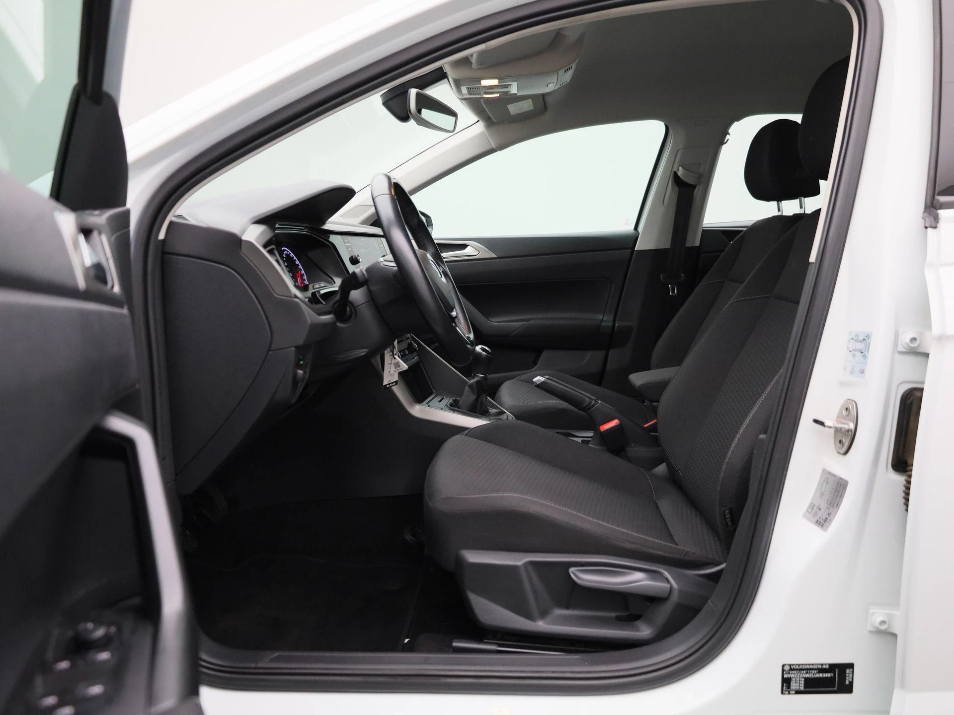 Volkswagen-Polo-image-10