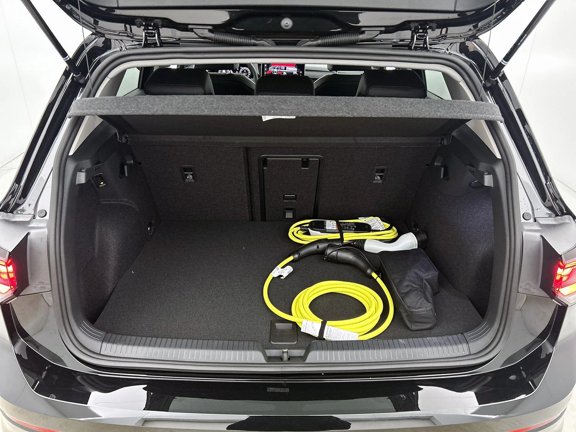 Volkswagen-Golf-image-25