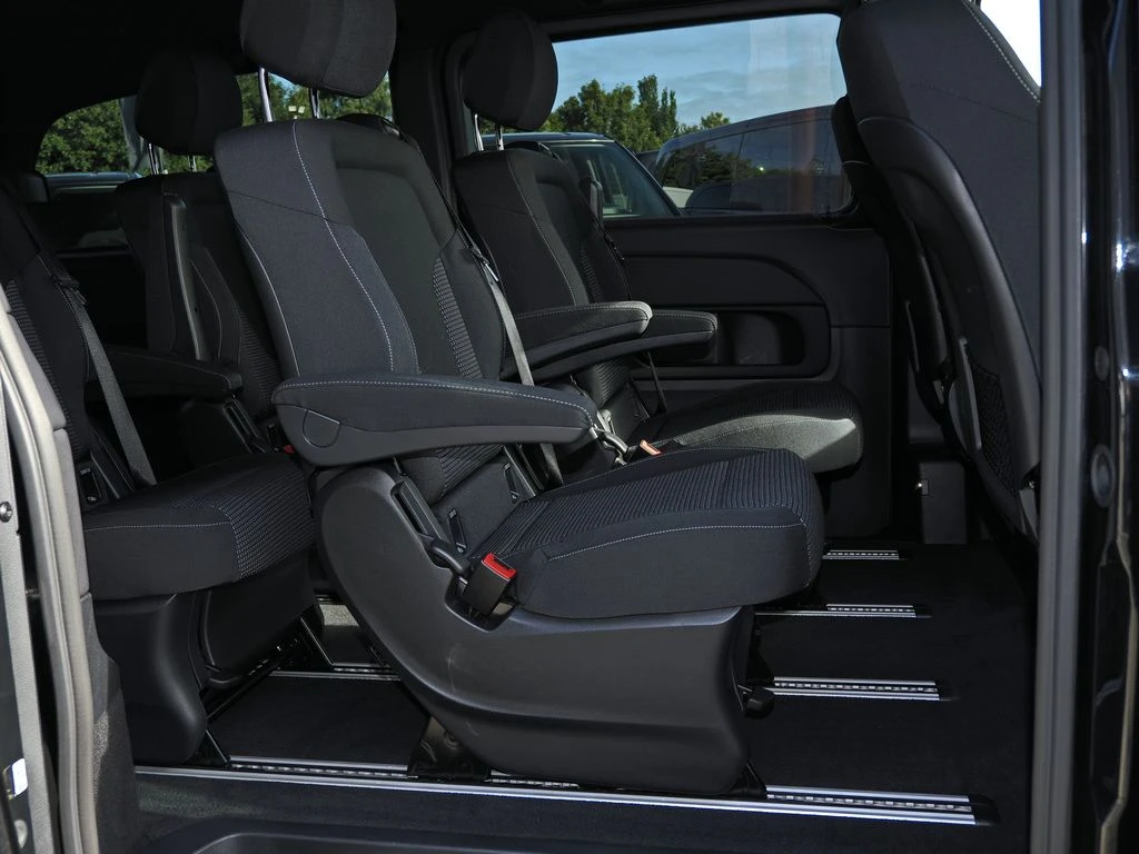 Mercedes-Benz-V-Klasse 300 d-image-11