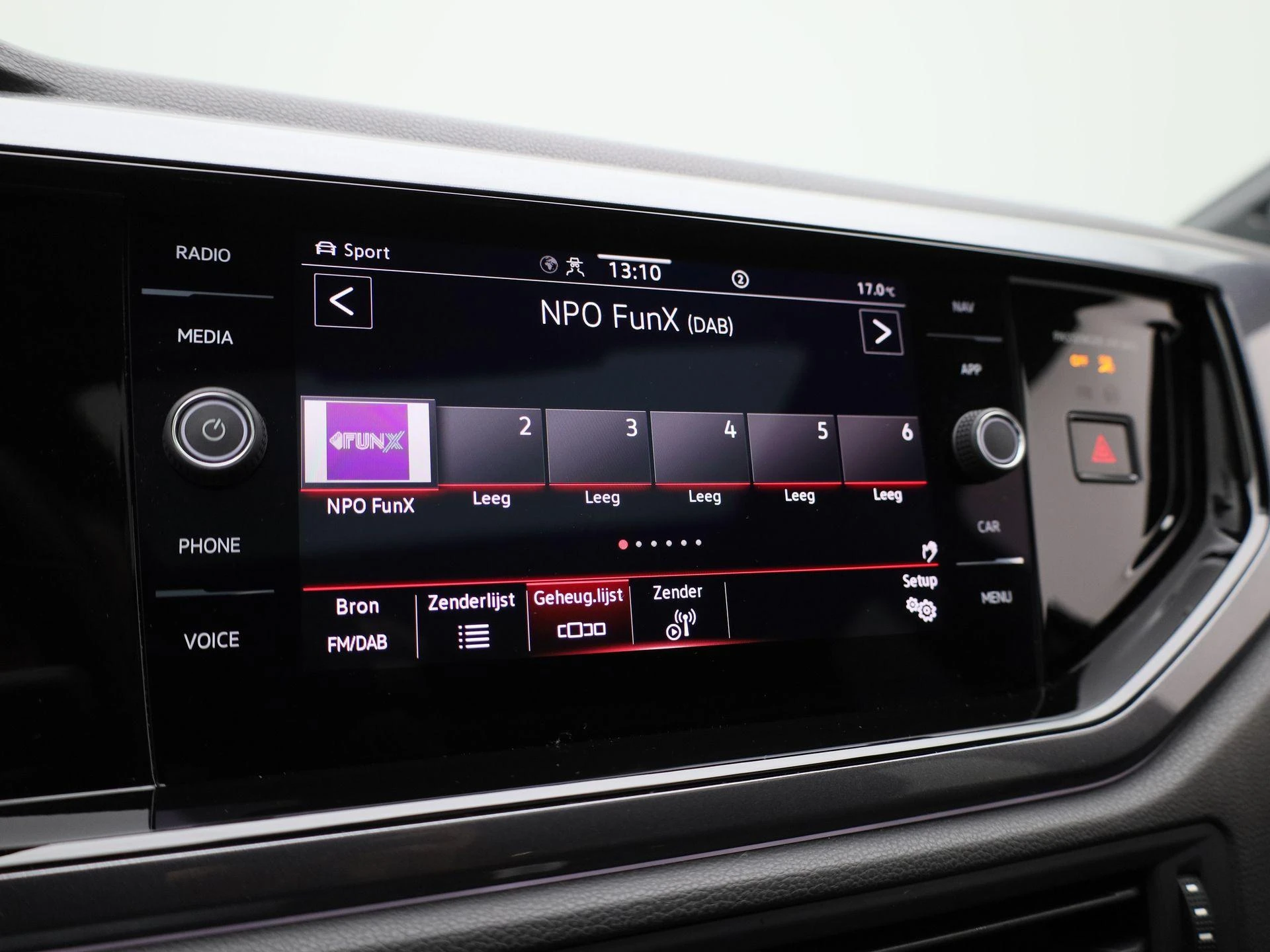 Volkswagen-Polo-image-27