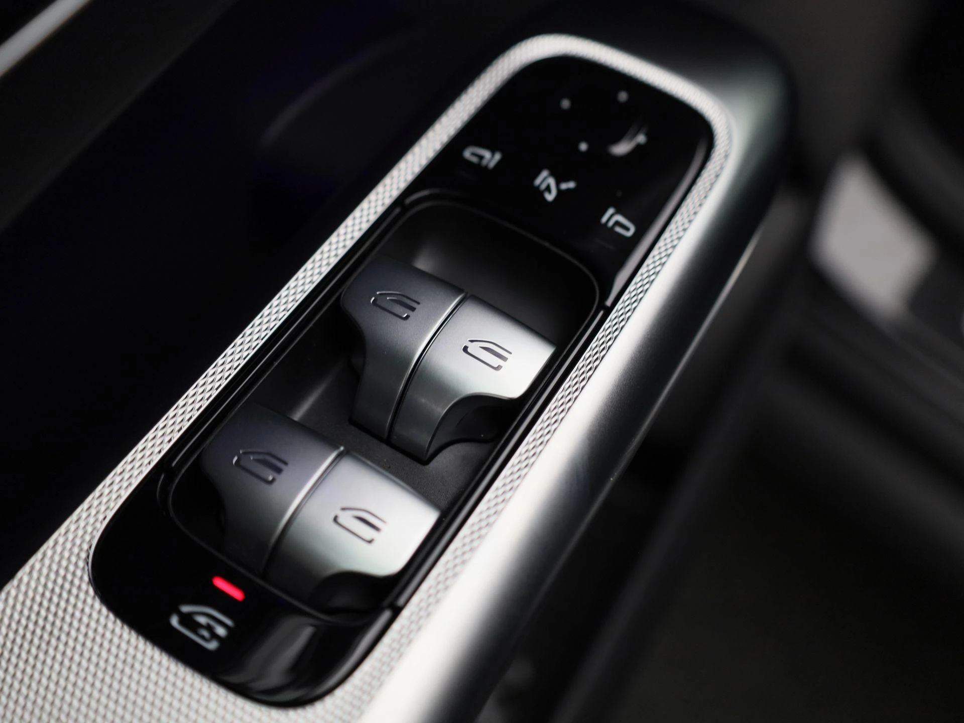Mercedes-Benz-GLC-image-36