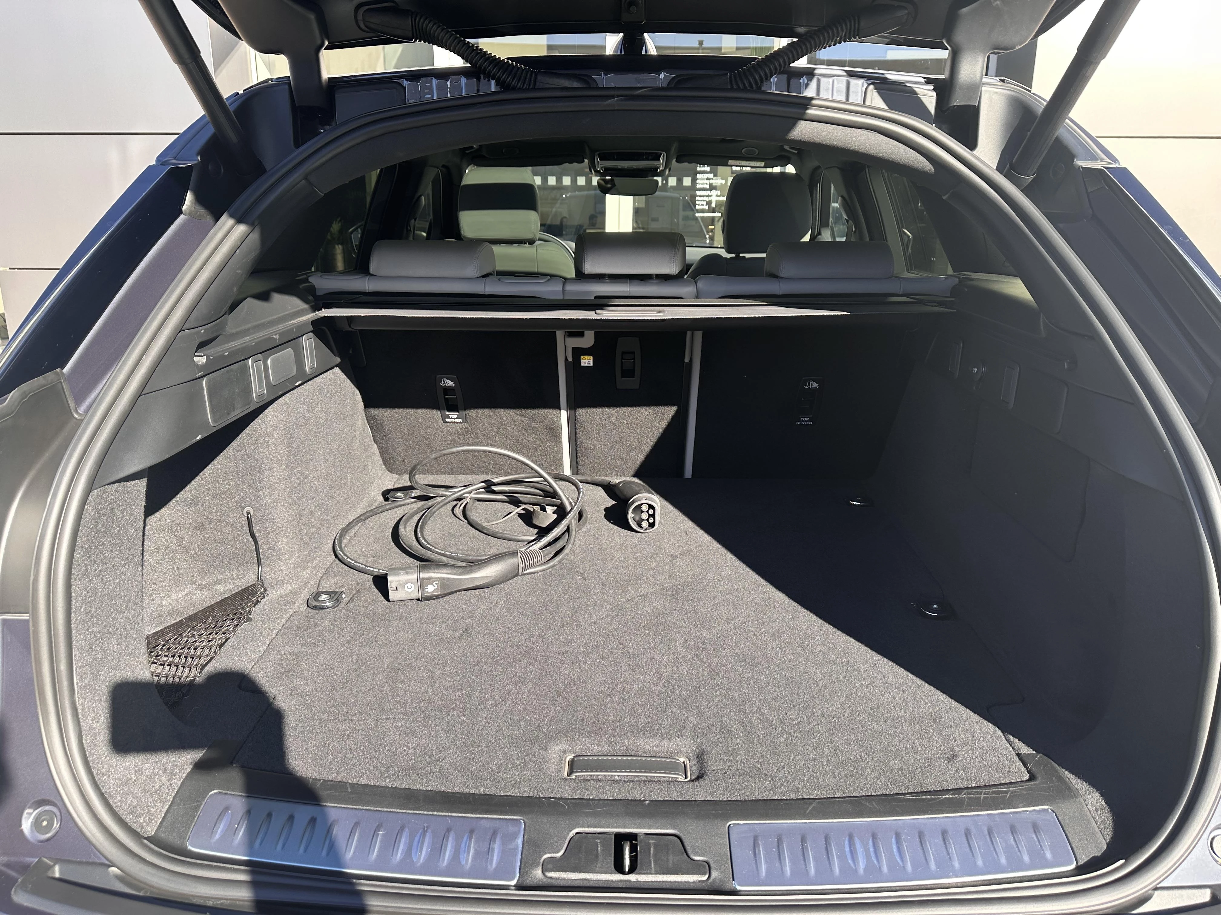 Land Rover-Range Rover Velar-image-8