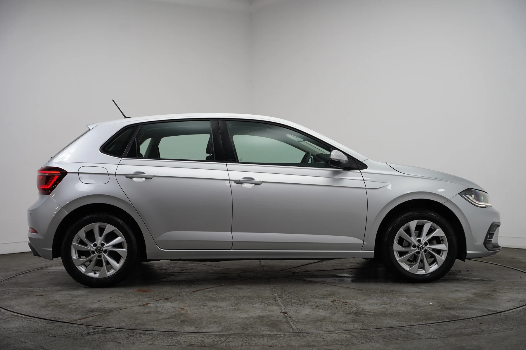 Volkswagen-Polo-image-3