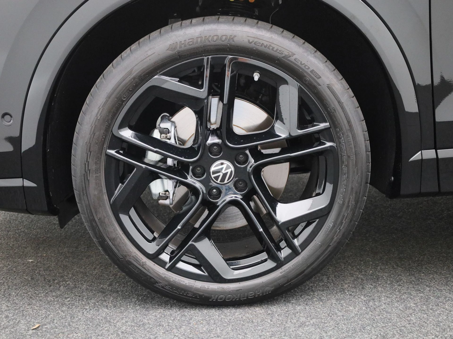 Volkswagen-Tiguan-image-14