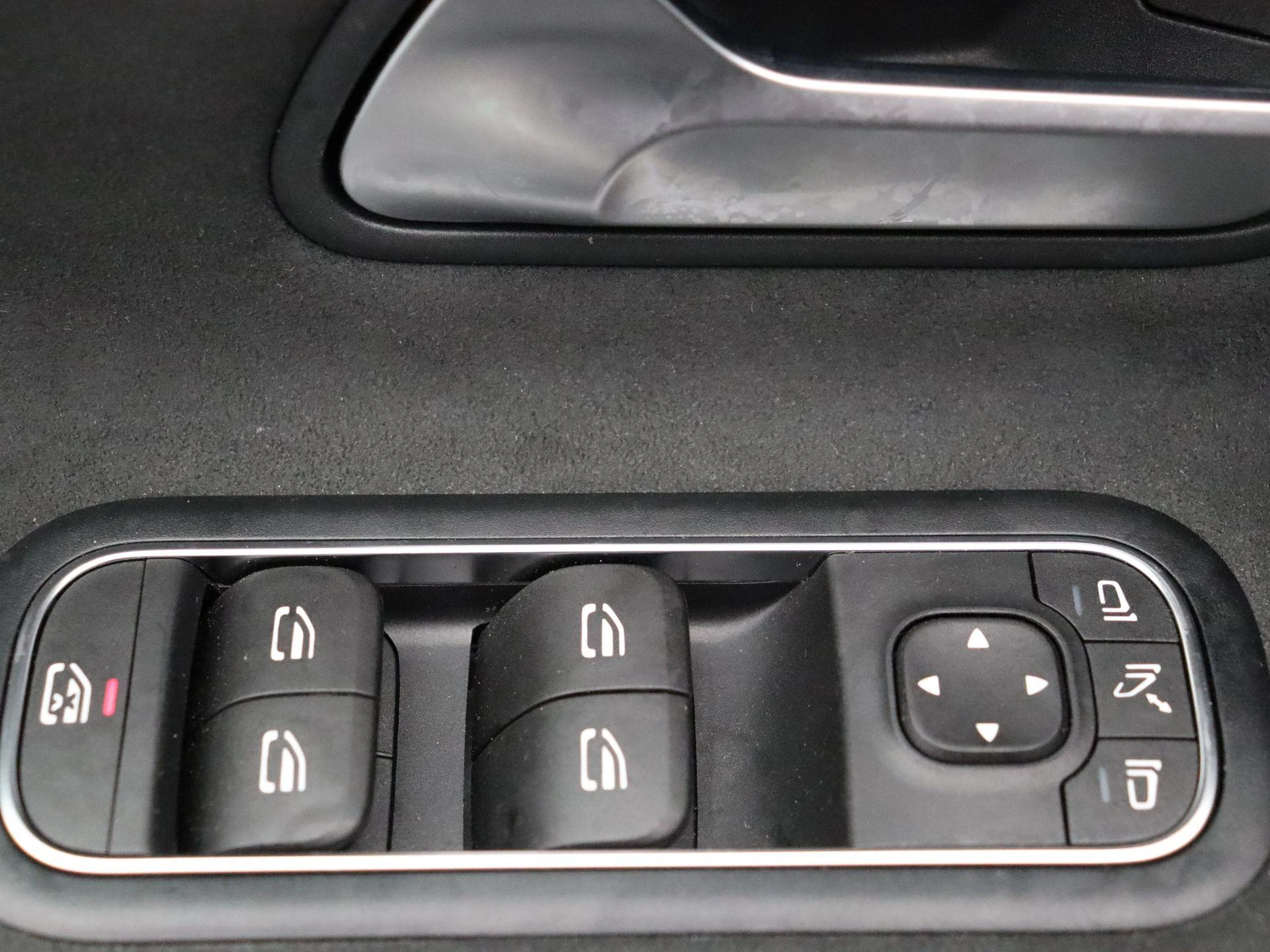 Mercedes-Benz-CLA-image-9