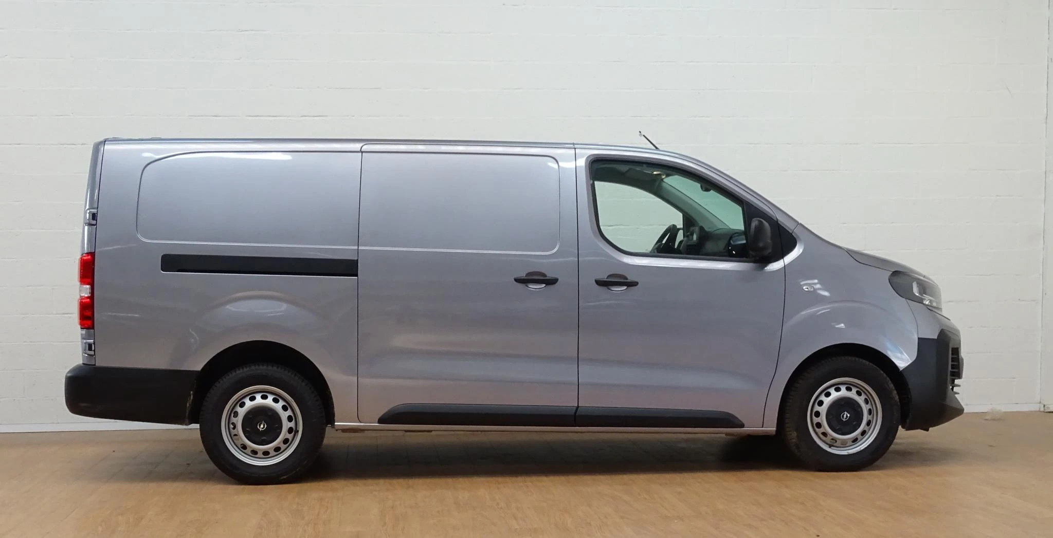 Opel-Vivaro-image-1