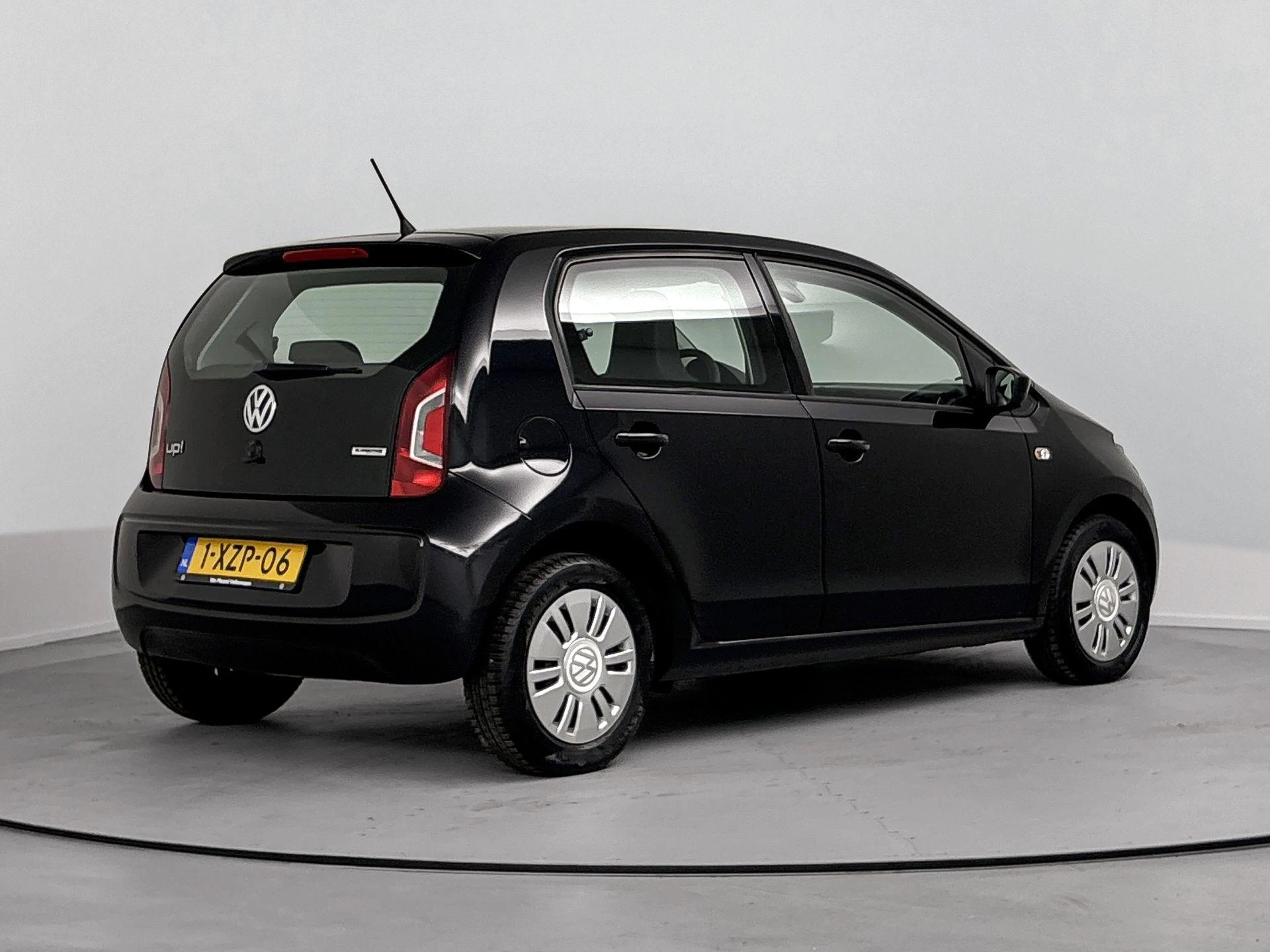 Volkswagen-up!-image-3