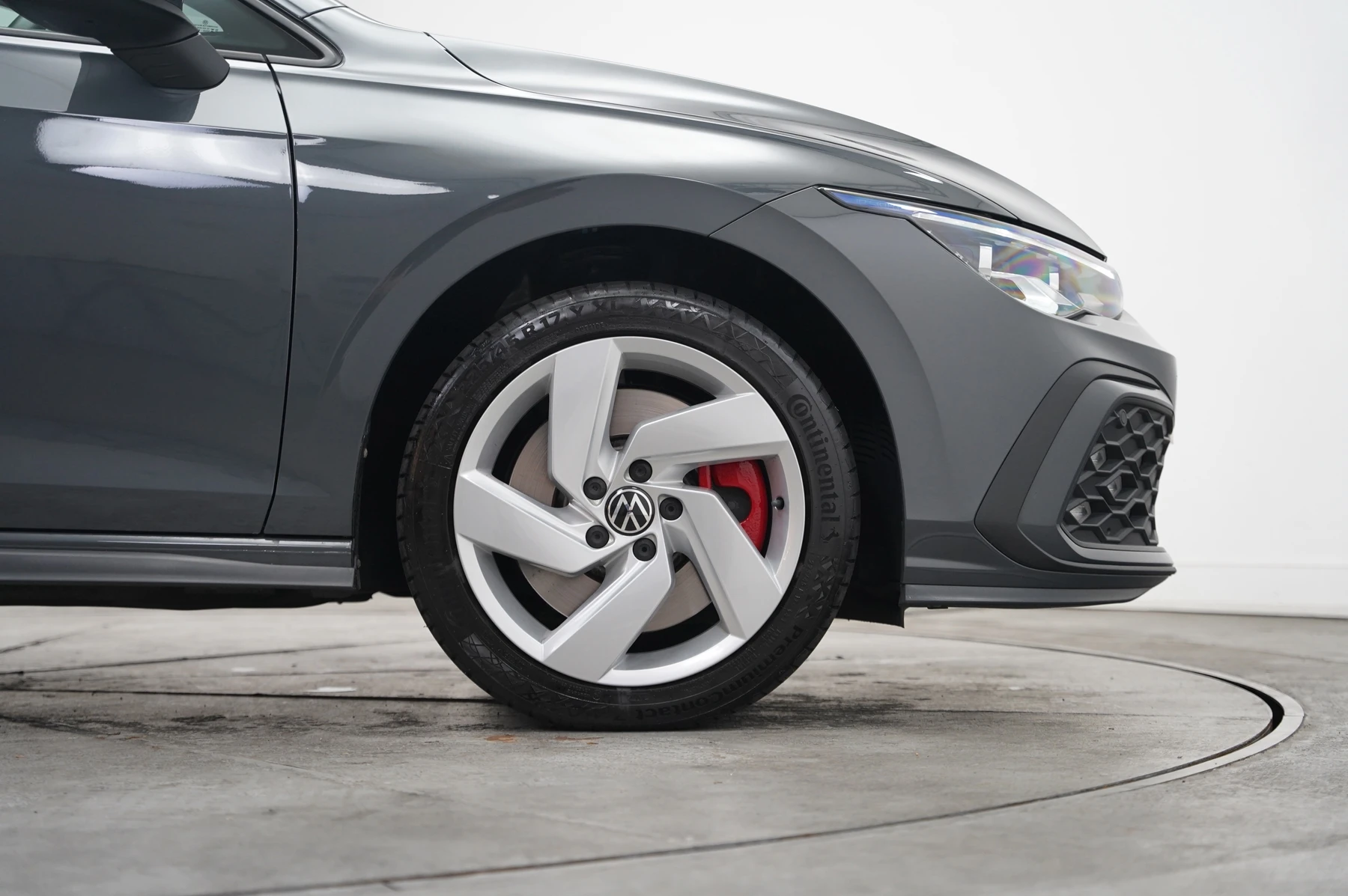 Volkswagen-Golf-image-31