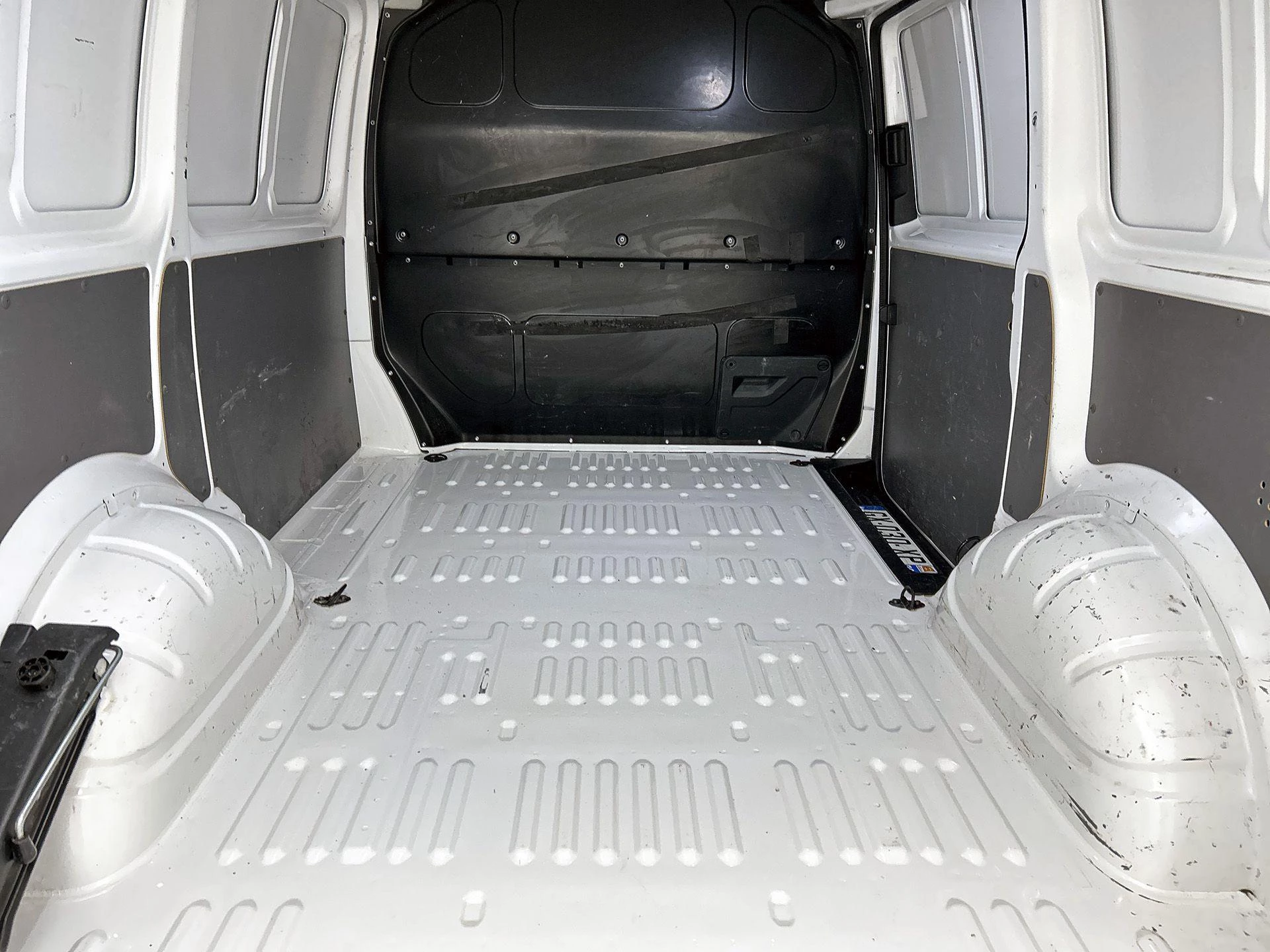 Volkswagen-Transporter-image-20