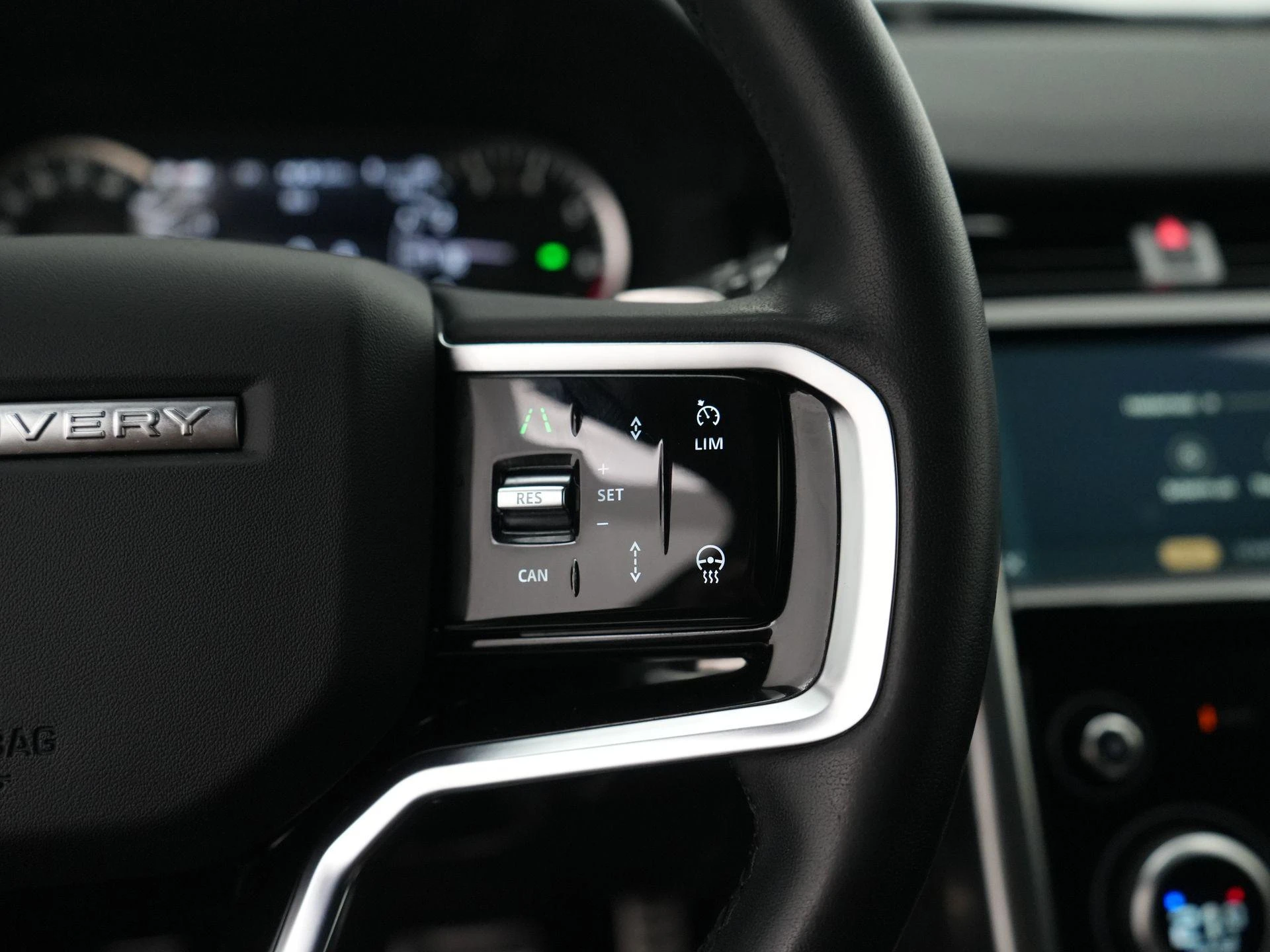 Land Rover-Discovery Sport-image-13