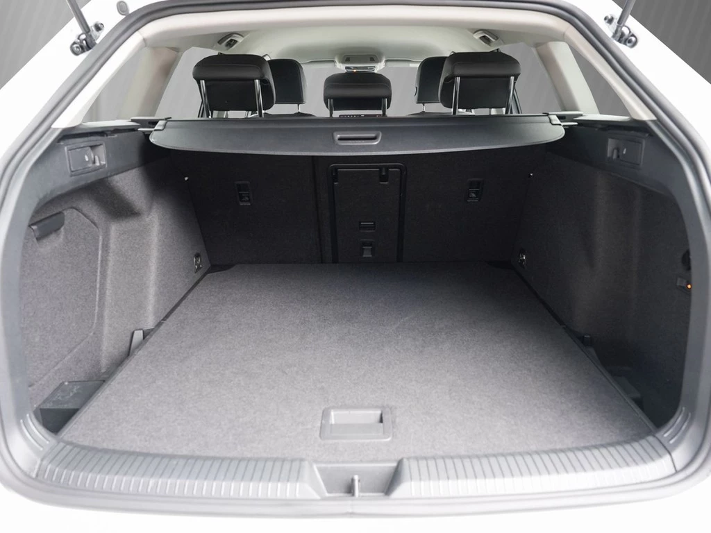 Volkswagen Golf VIII Variant 1,5 TSI Goal,AHK,LED,ACC,ALU Navi,Apple Car Play,Lenkrad/Sitzheizung