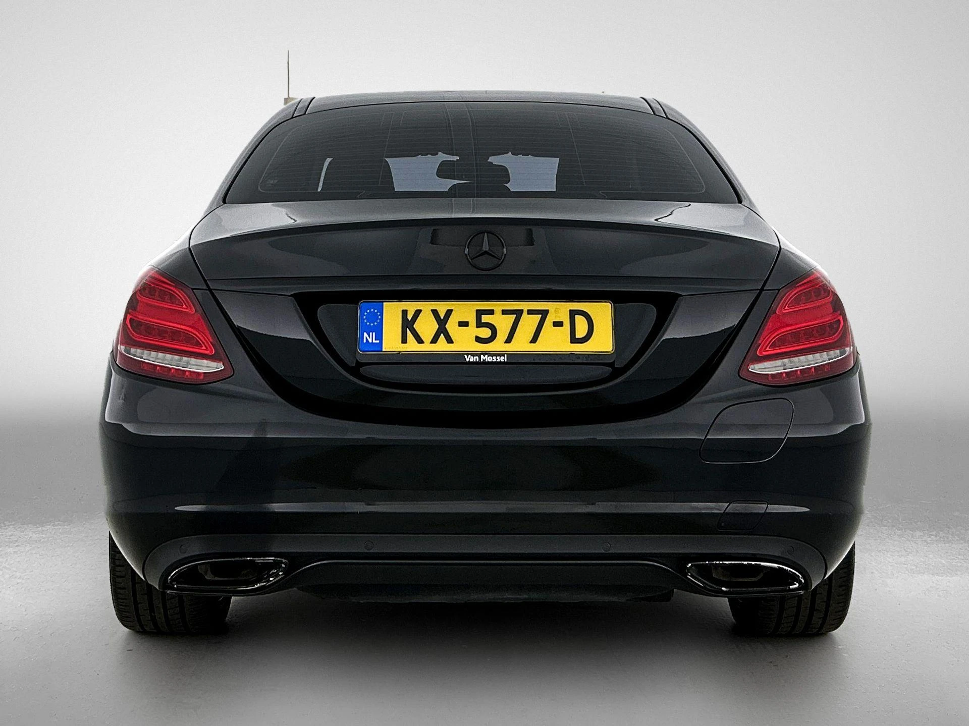 Mercedes-Benz-C-Klasse-image-2