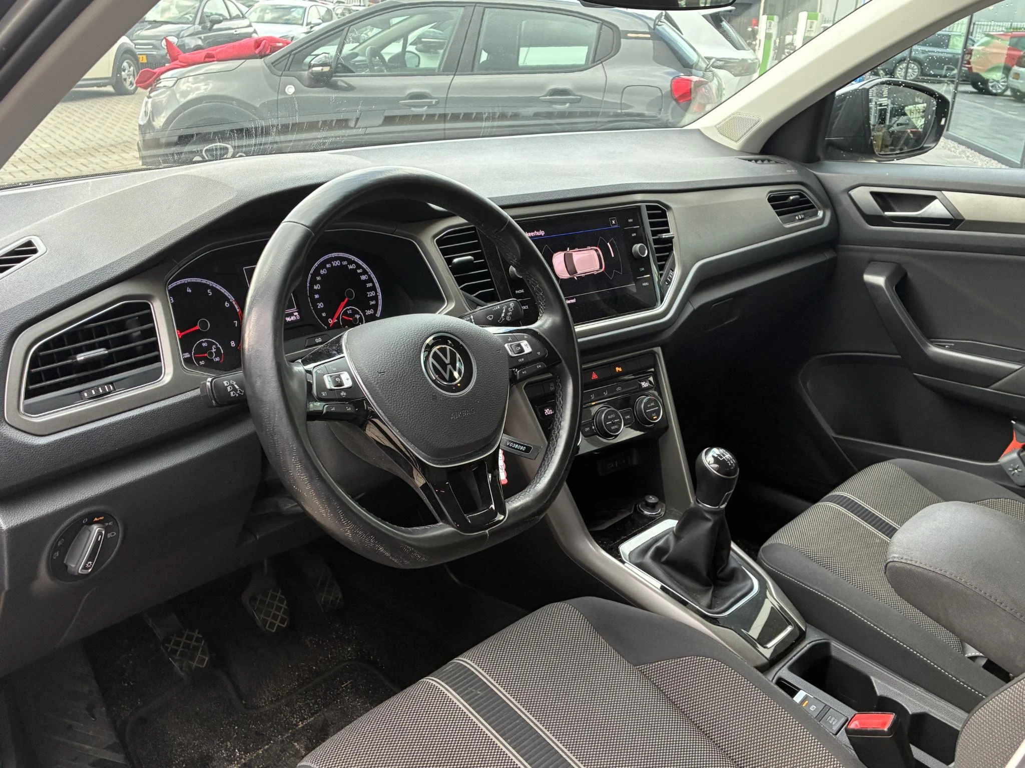 Volkswagen-T-Roc-image-3