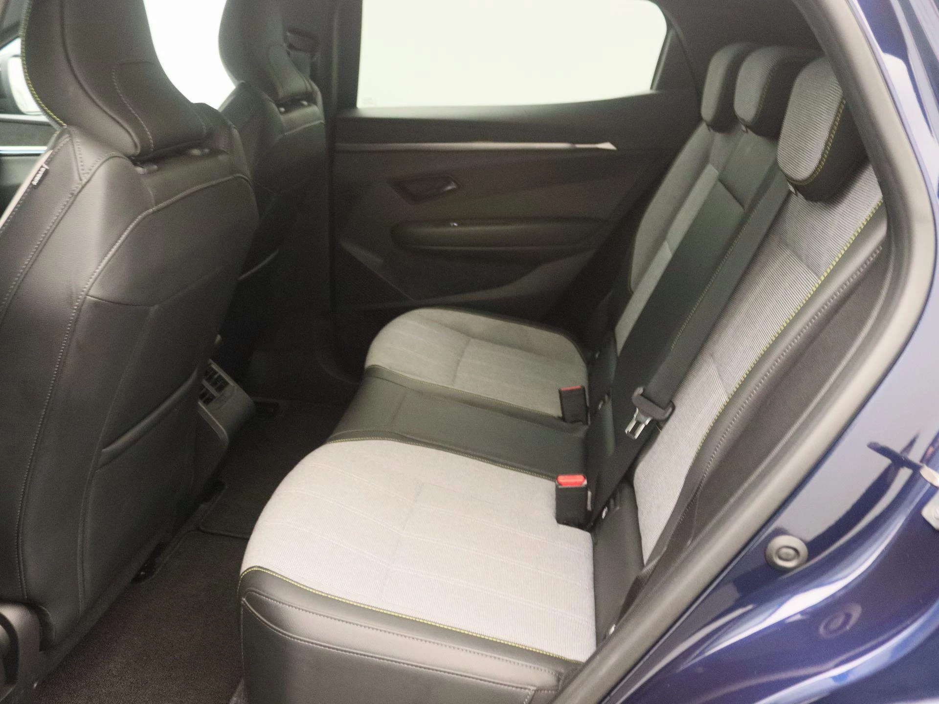 Renault-Megane E-Tech-image-10