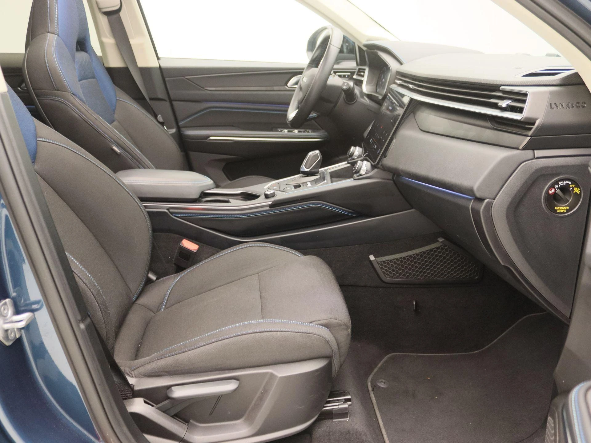 Lynk & Co-01-image-25