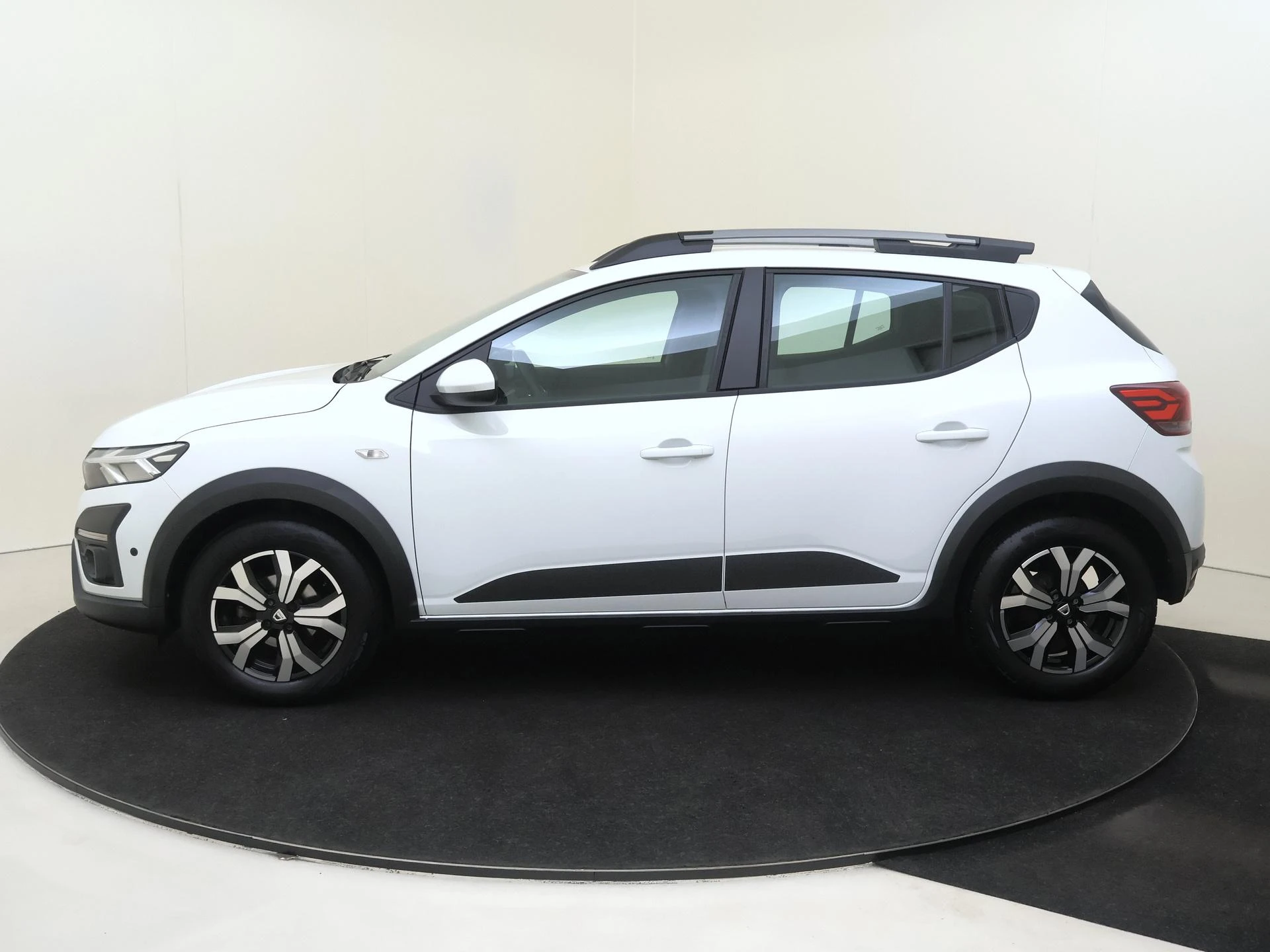 Dacia-Sandero Stepway-image-7