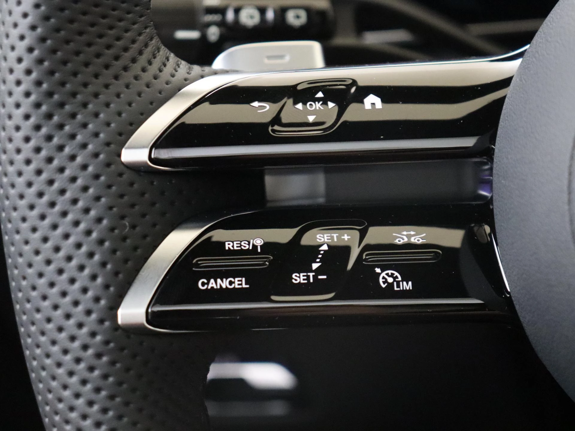 Mercedes-Benz-GLC-image-12