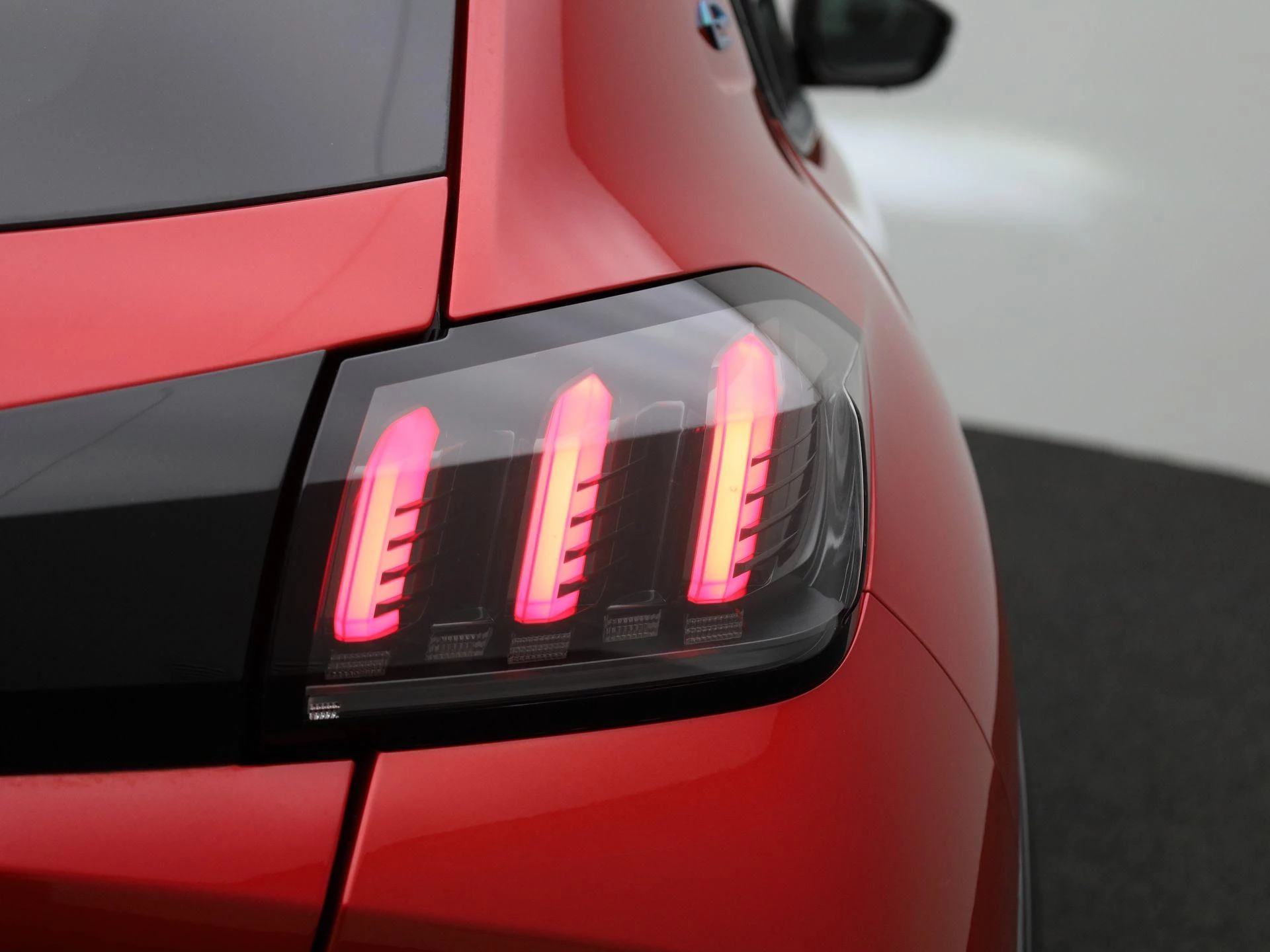 Peugeot-e-208-image-39