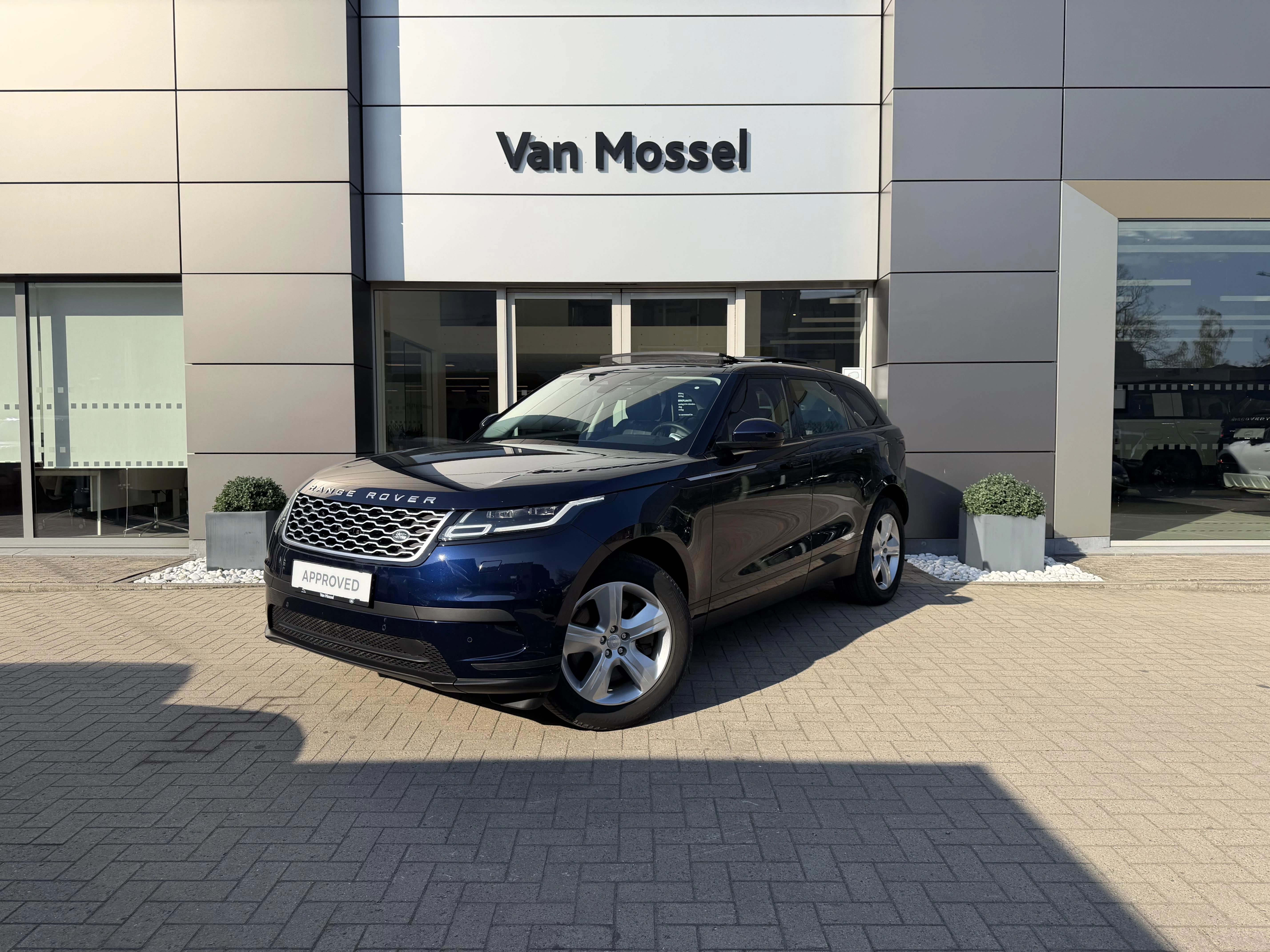 Land Rover-Range Rover Velar-image-0