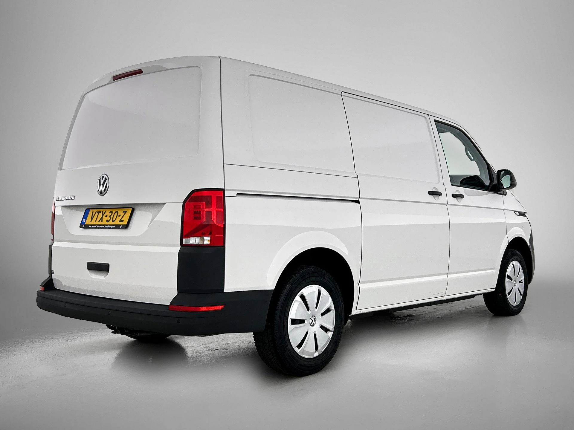 Volkswagen-Transporter-image-3