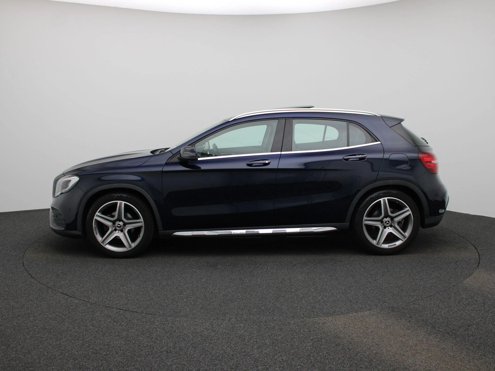 Mercedes-Benz-GLA-image-3