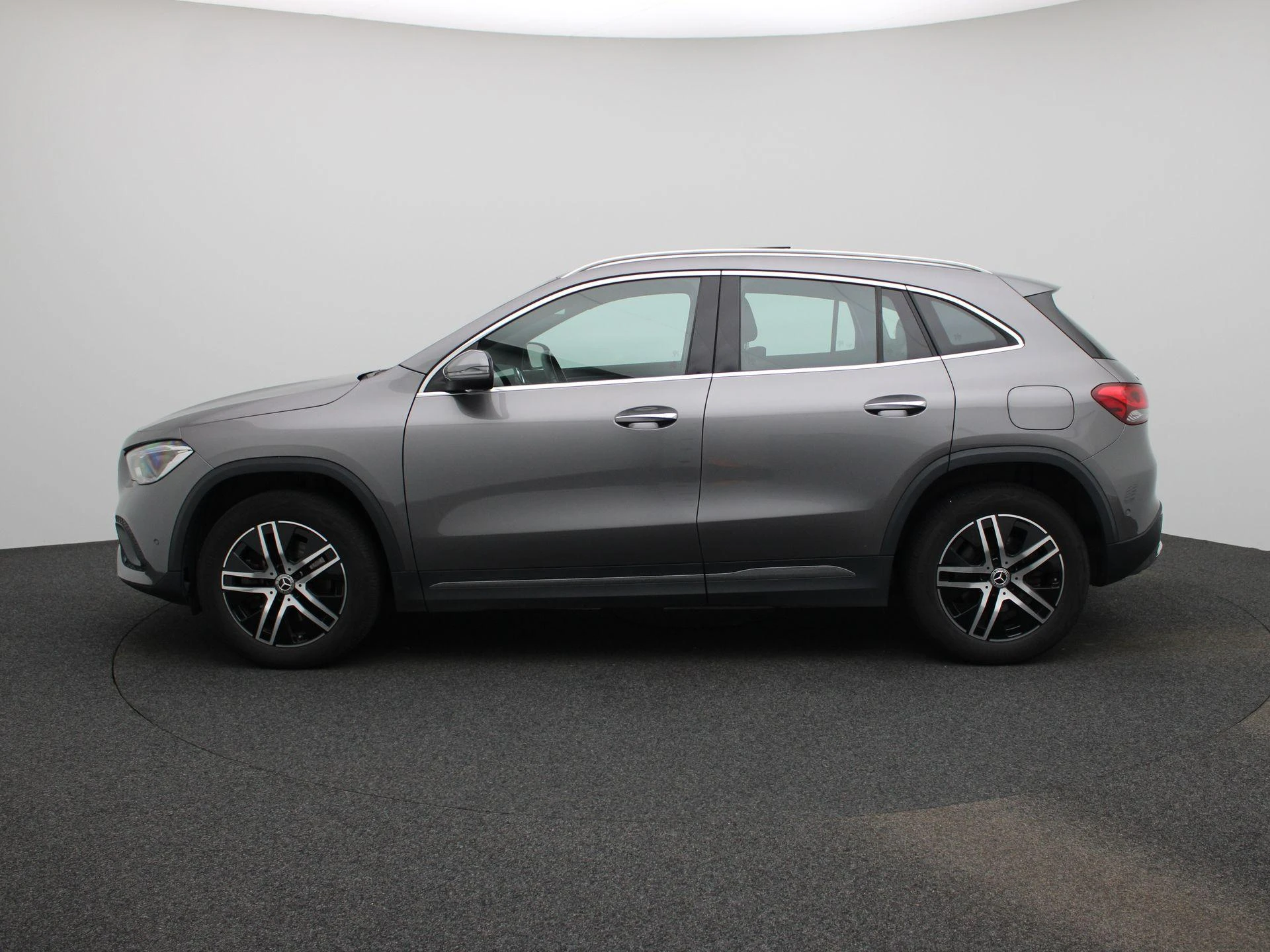 Mercedes-Benz-GLA-image-3