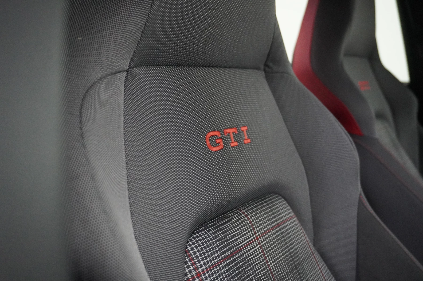 Volkswagen-Golf-image-34
