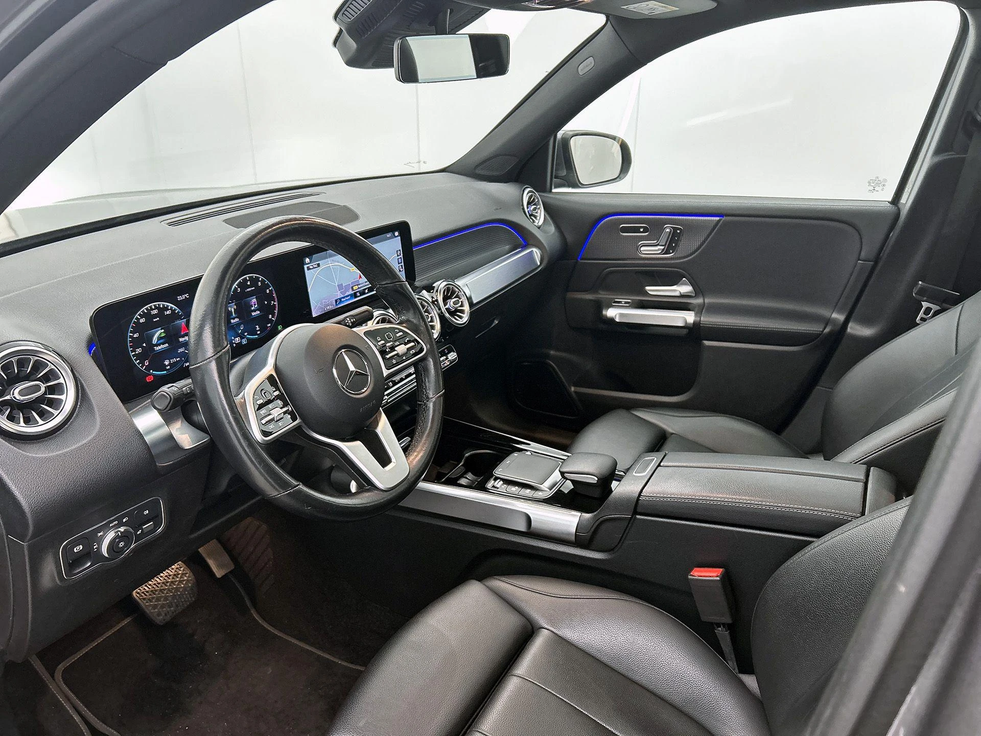 Mercedes-Benz-GLB-image-23
