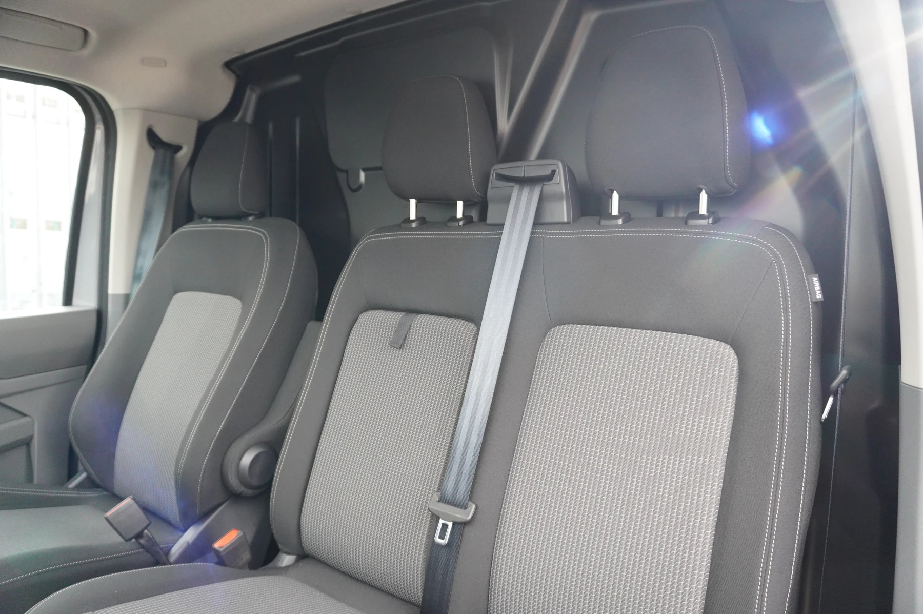 Volkswagen-Transporter-image-10