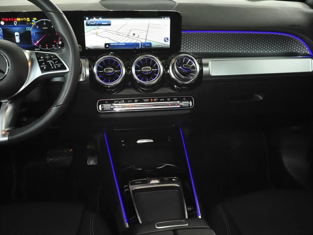Mercedes-Benz-GLB 200 d-image-8