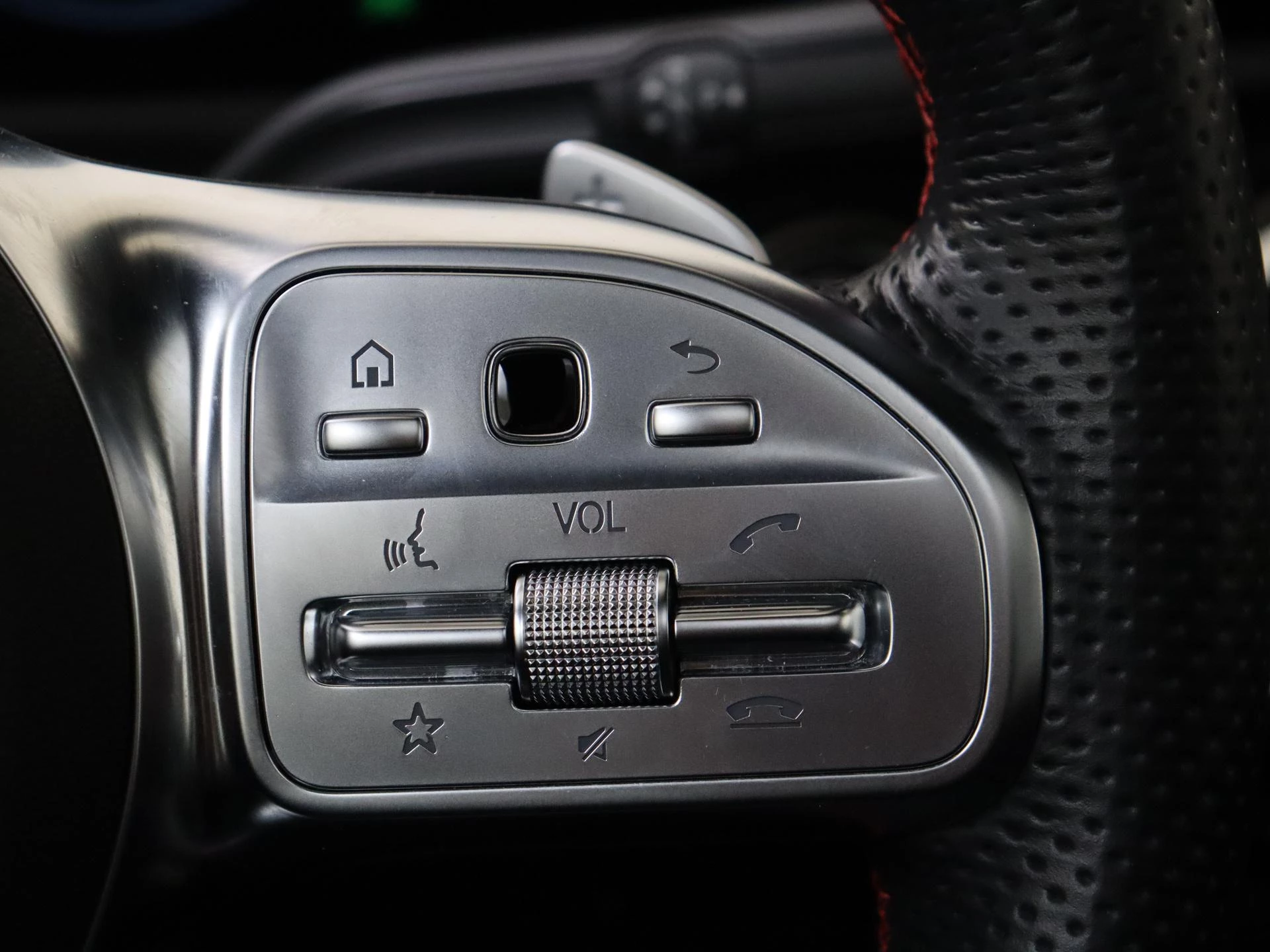 Mercedes-Benz-CLA-image-14
