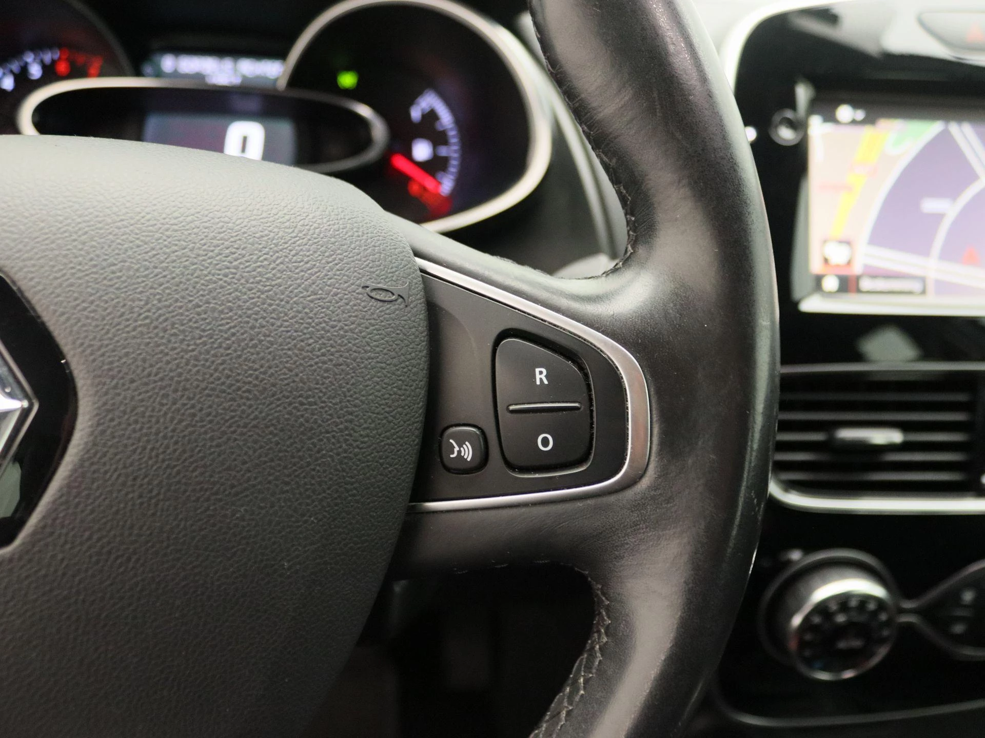 Renault-Clio-image-16
