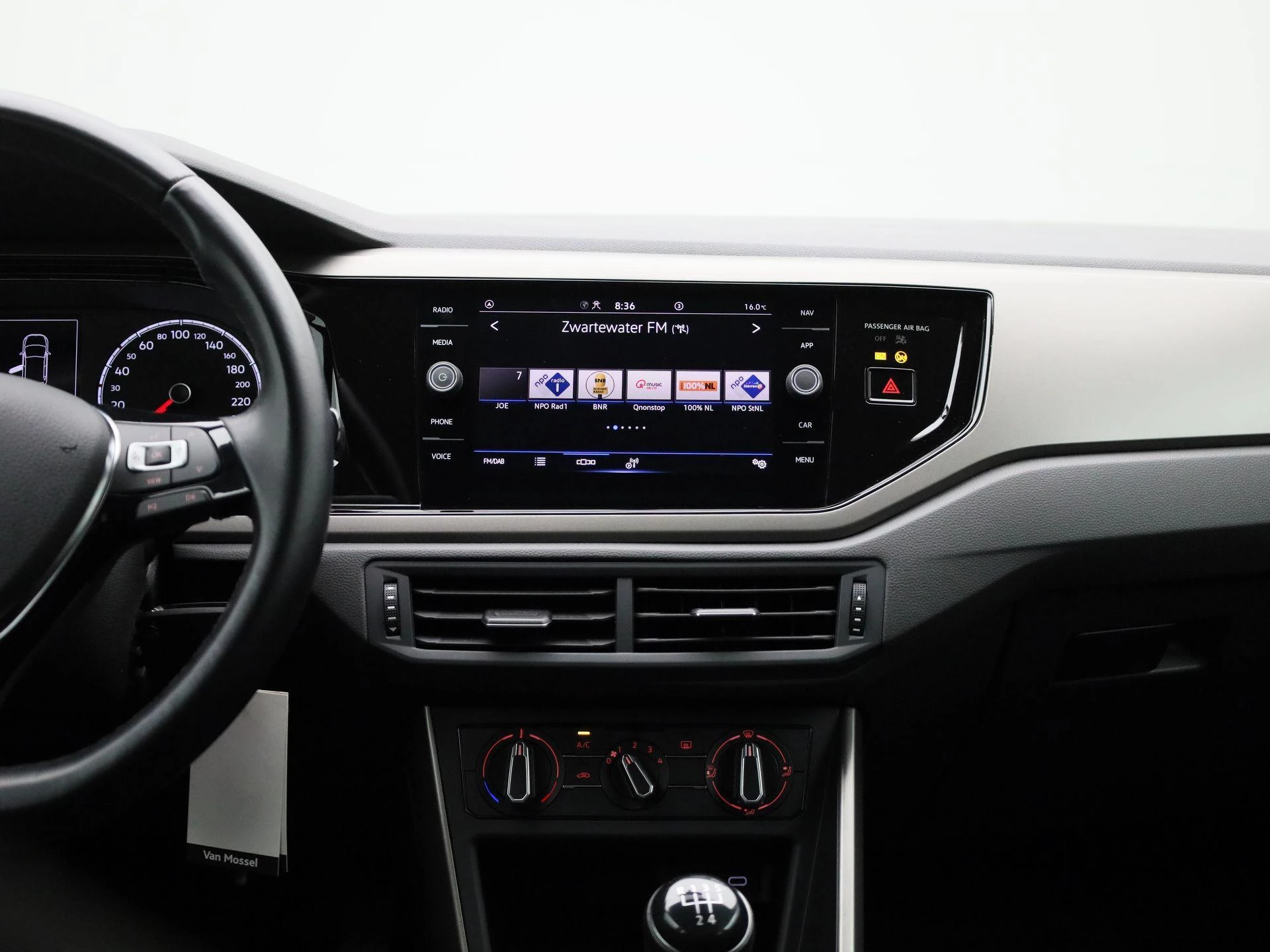 Volkswagen-Polo-image-8