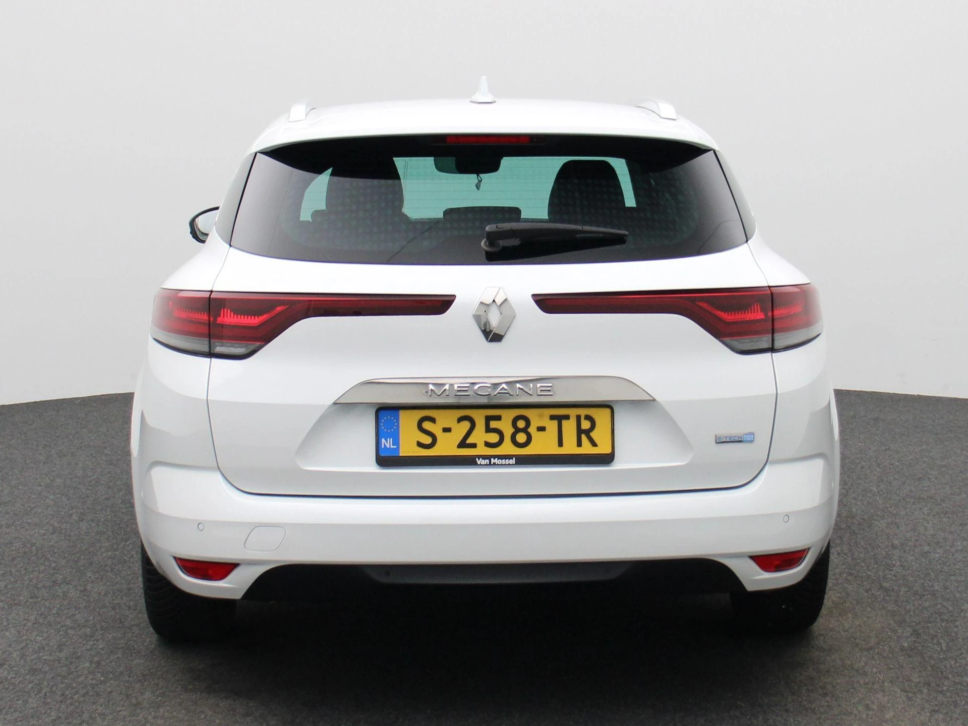 Renault-Mégane Estate-image-4