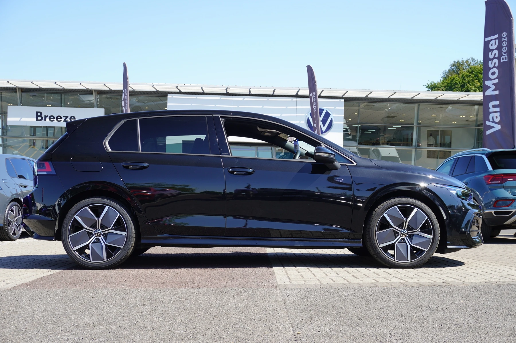 Volkswagen-Golf-image-3