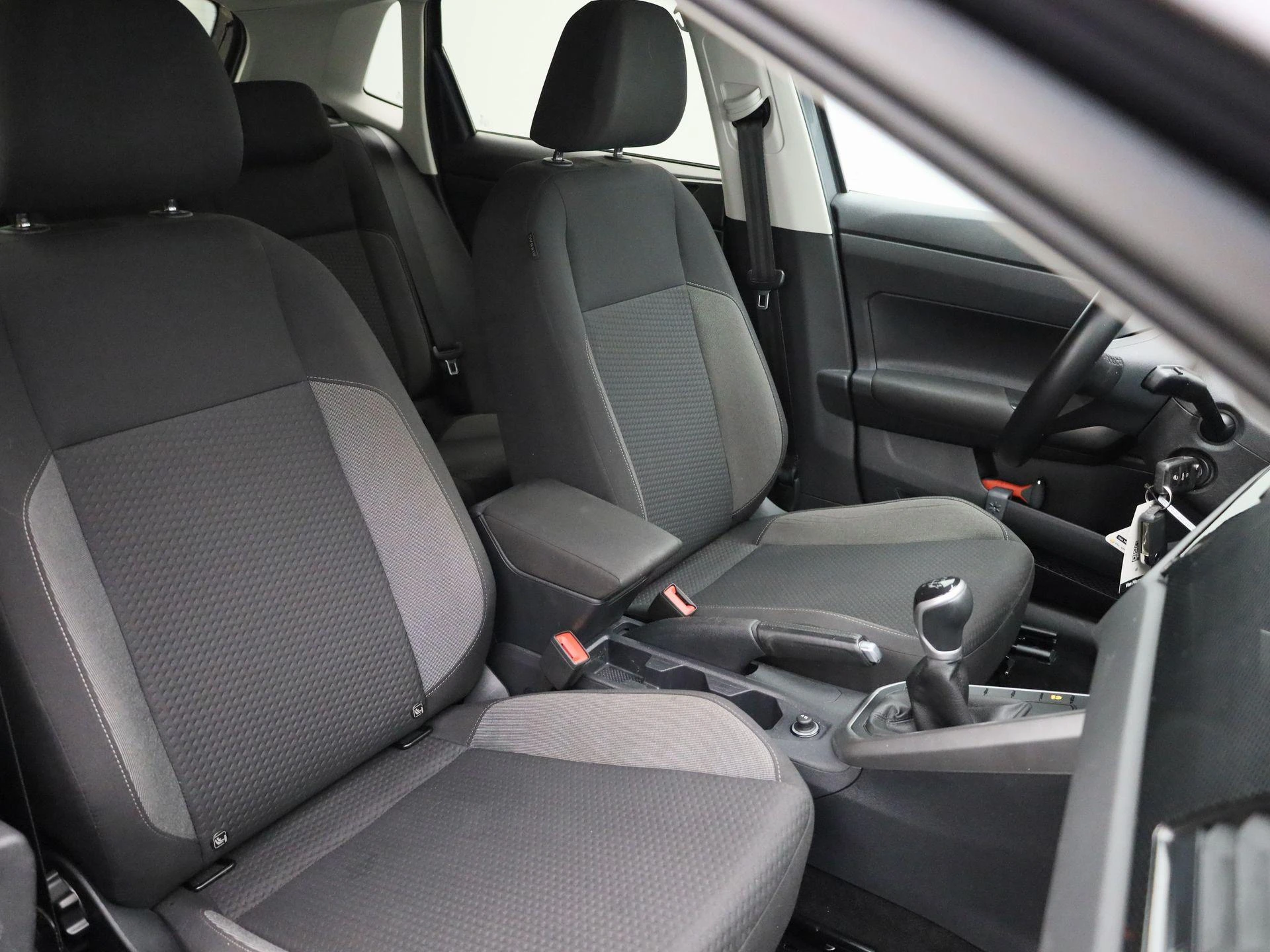 Volkswagen-Polo-image-31