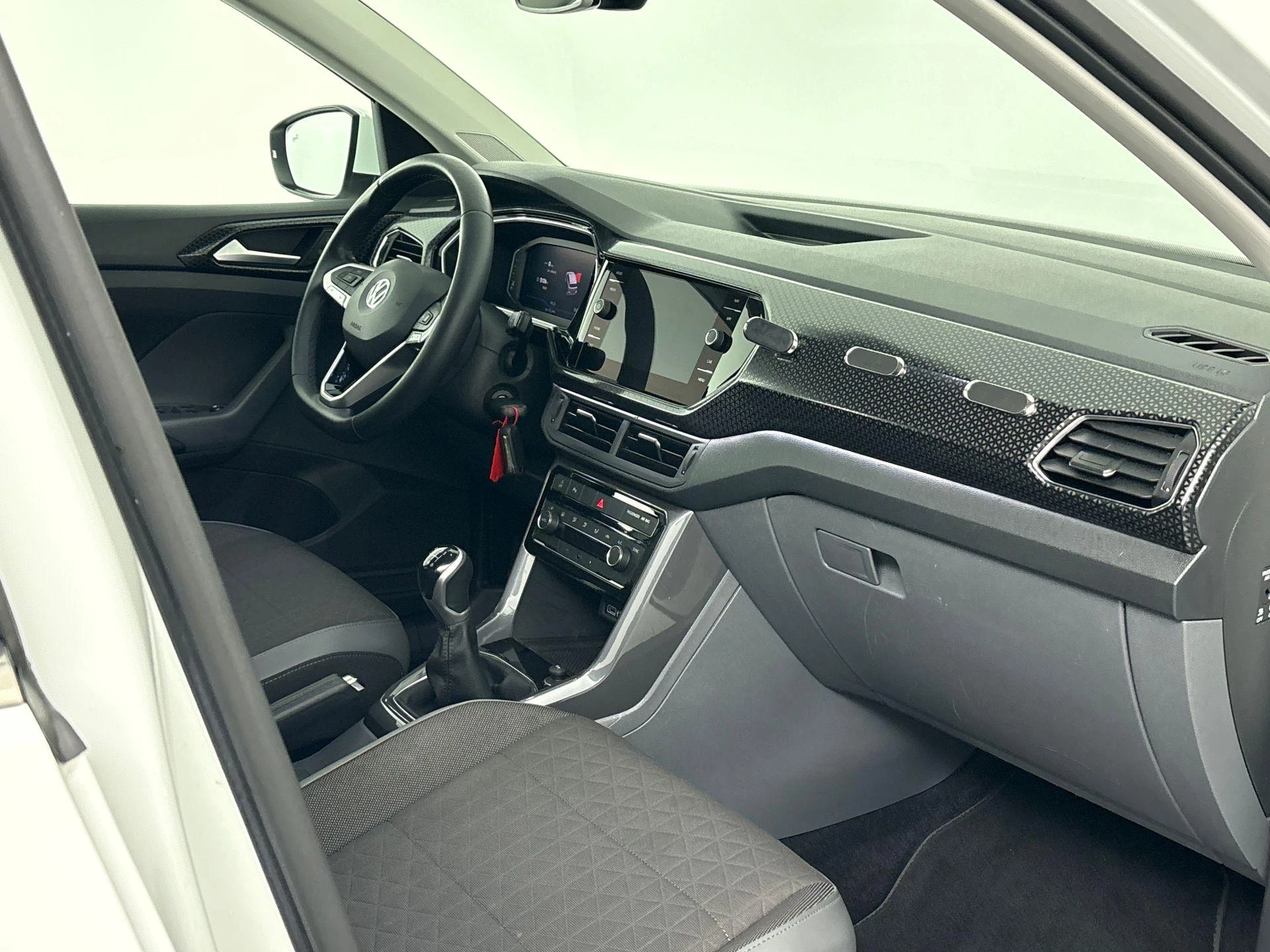 Volkswagen-T-Cross-image-15