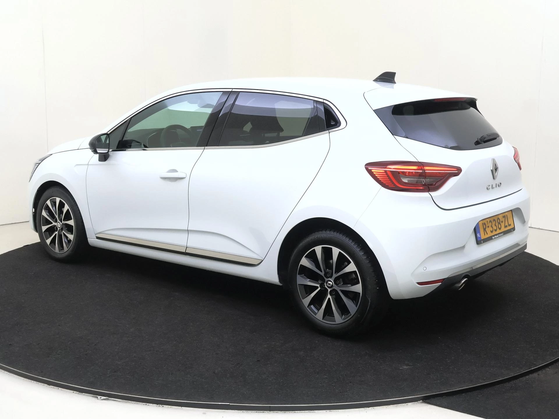 Renault-Clio-image-2