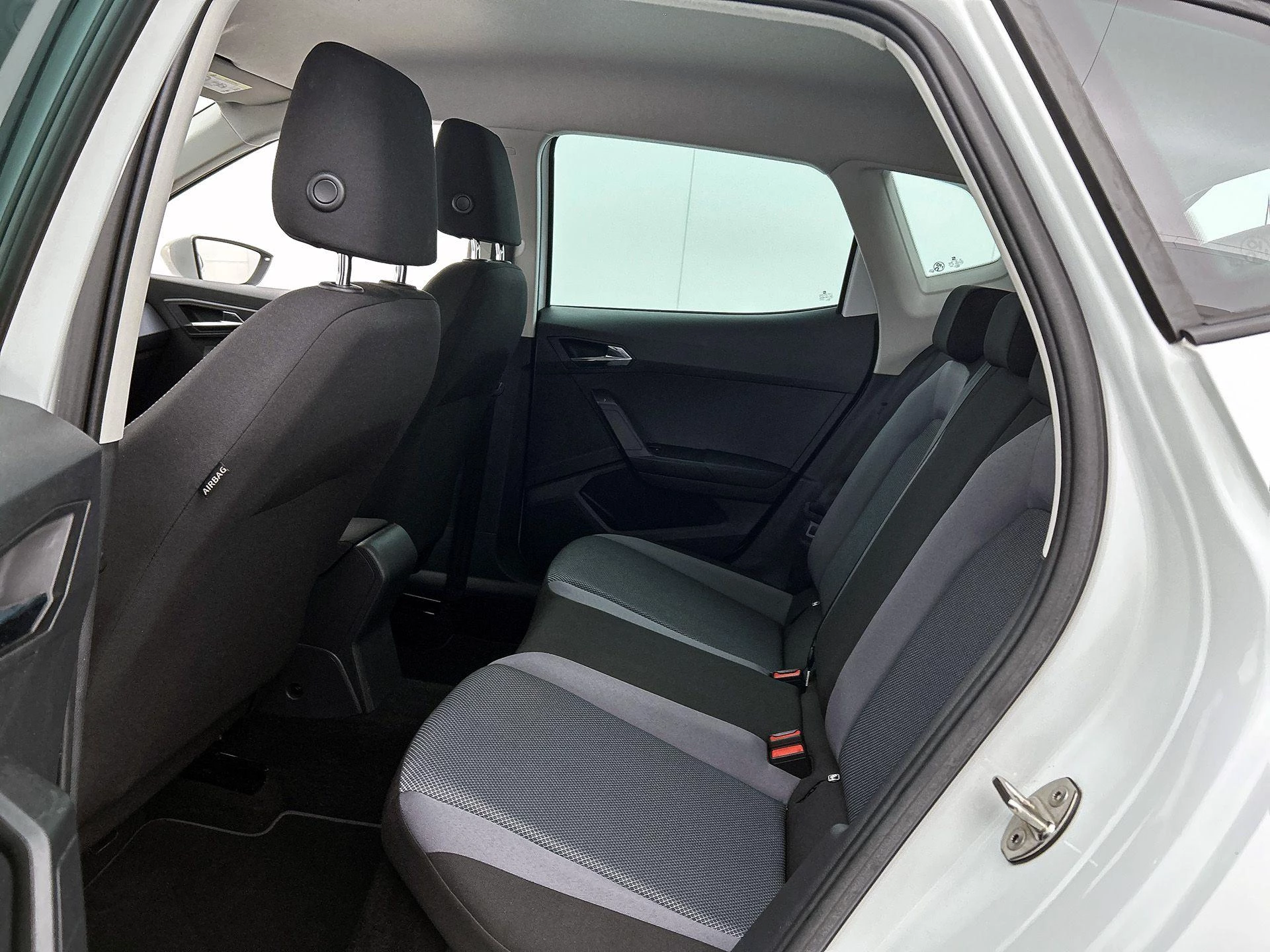 SEAT-Arona-image-25