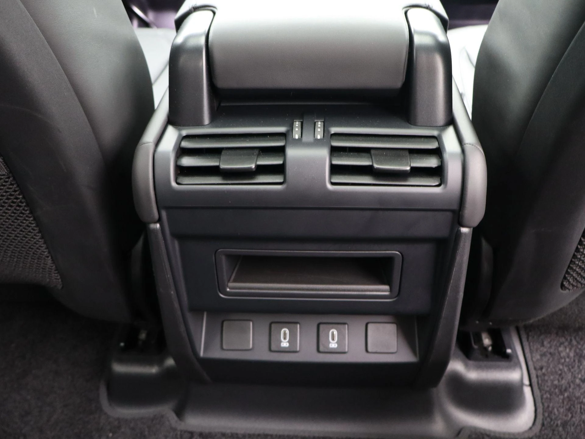 Land Rover Defender 110 2.0 P300e 110 X-Dynamic HSE