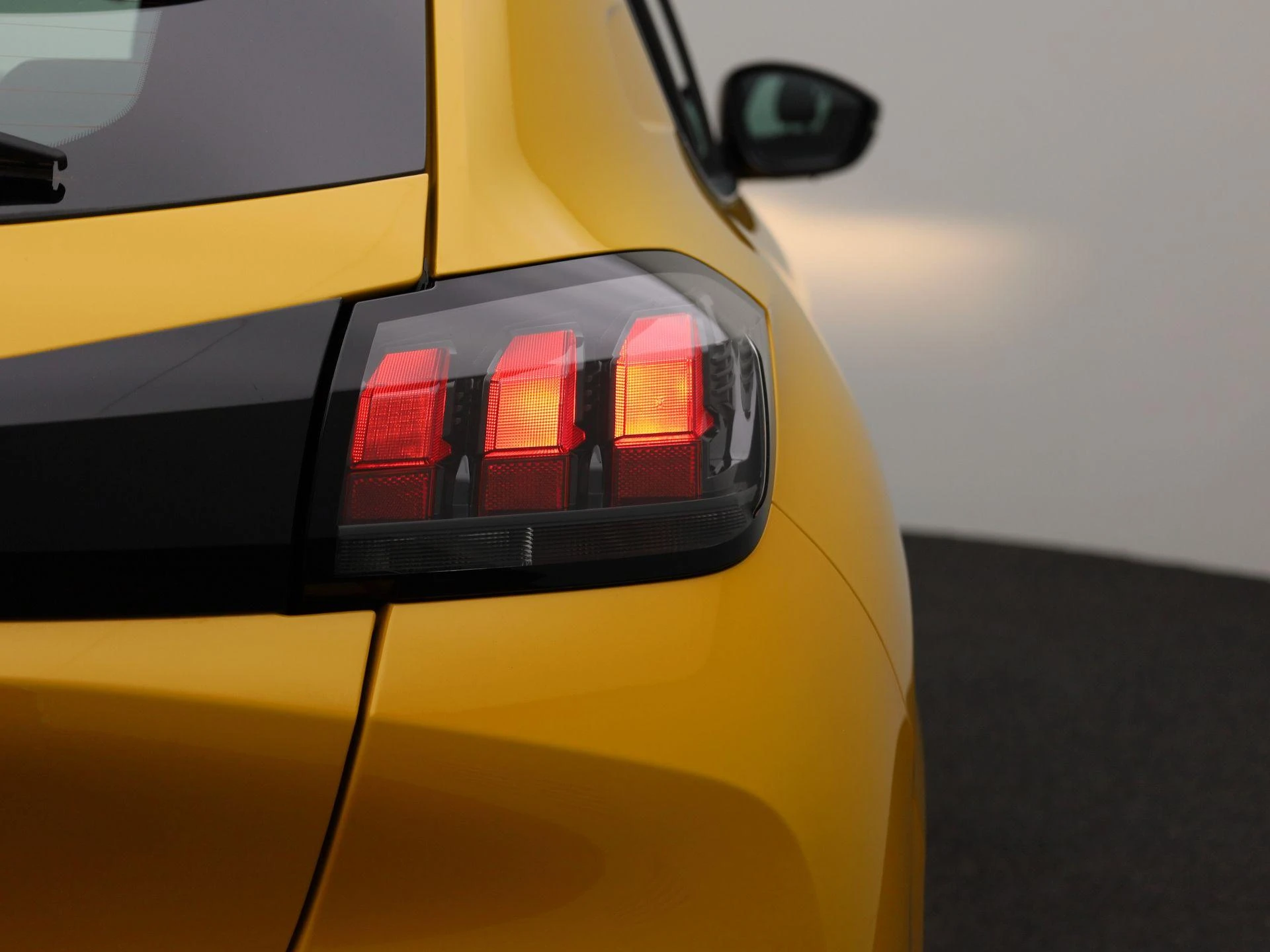 Peugeot-208-image-35