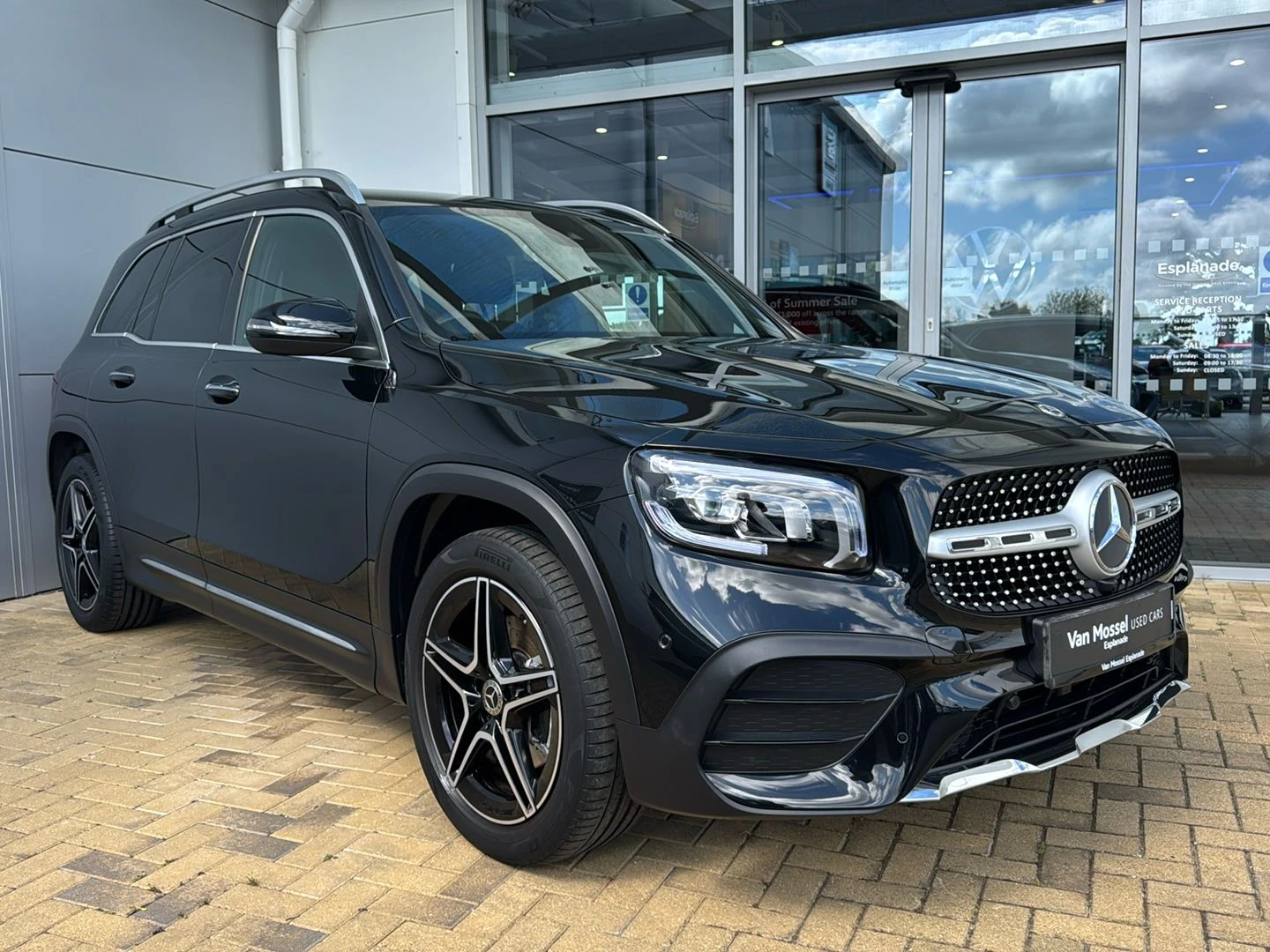 Mercedes-Benz-GLB-image-17