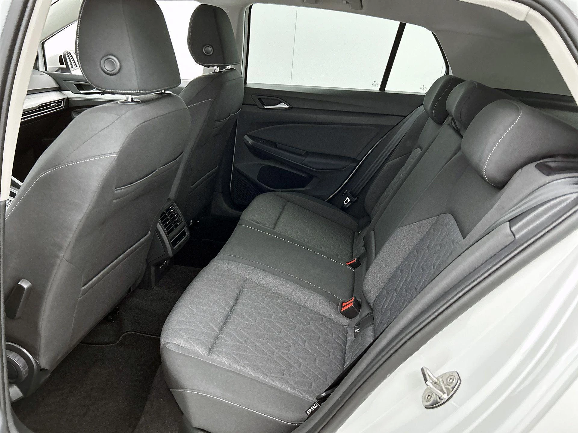Volkswagen-Golf-image-26