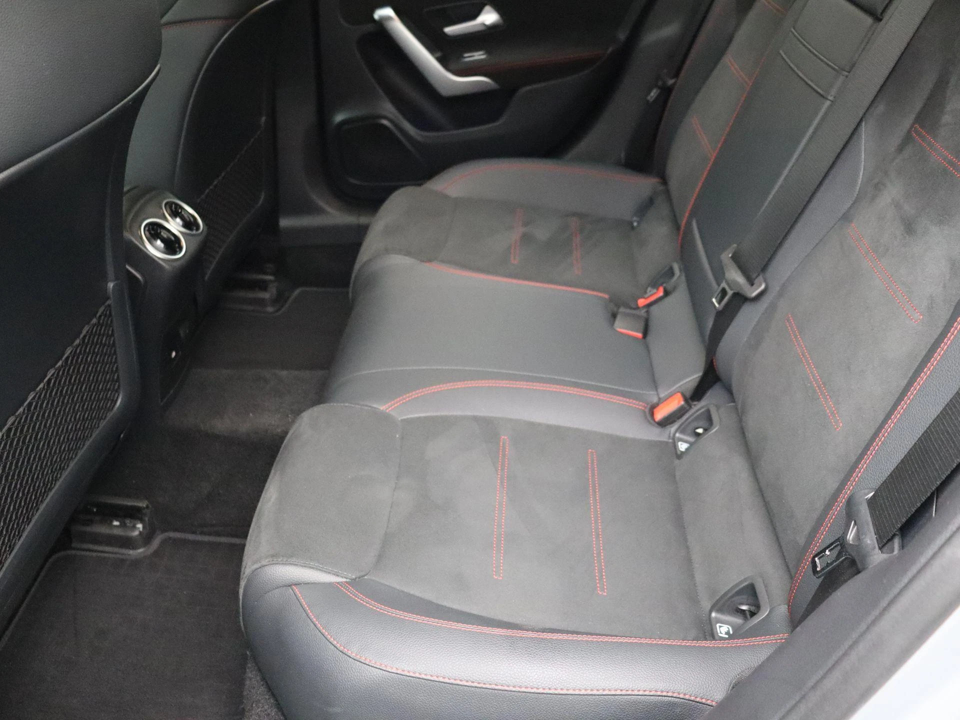 Mercedes-Benz A-Klasse 250 e AMG Line Limousine + TREKHAAK + CARPLAY + NIGHTPAKKET +