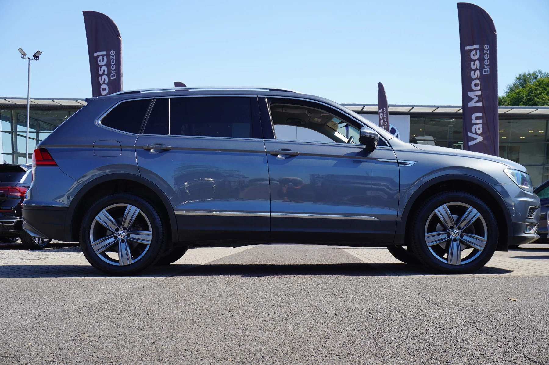 Volkswagen-Tiguan Allspace-image-23
