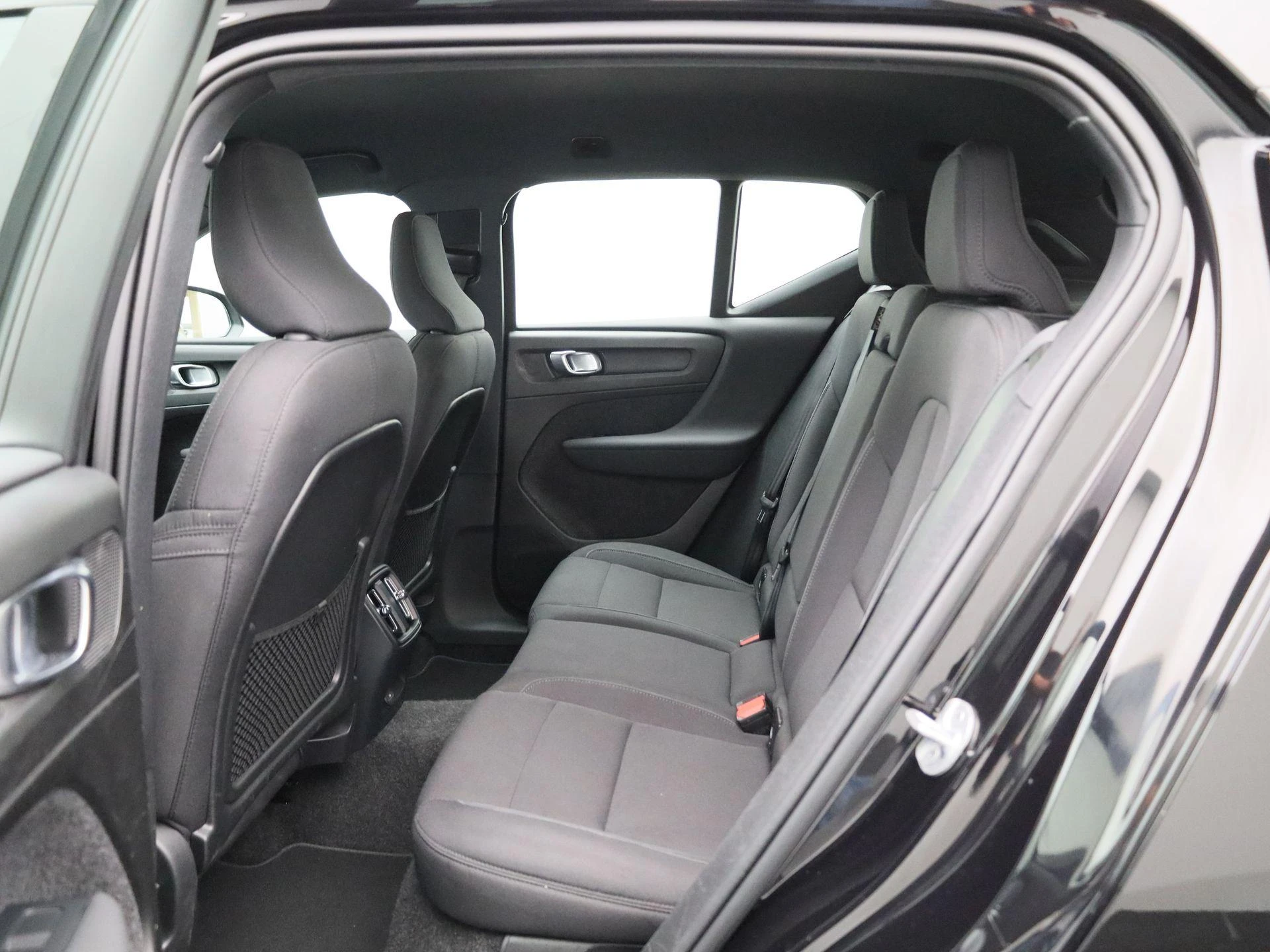 Volvo-EX40-image-9