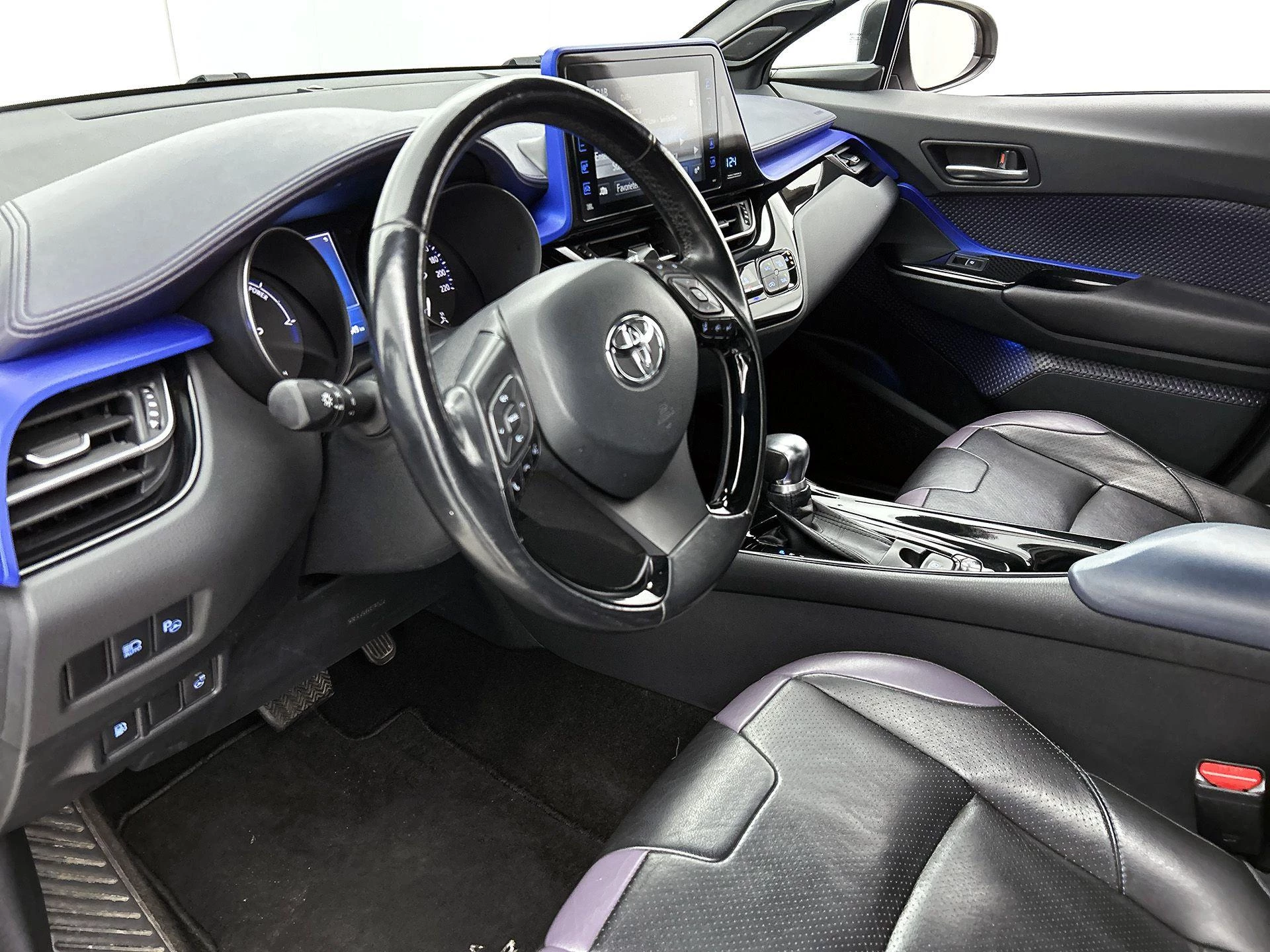 Toyota-C-HR-image-19