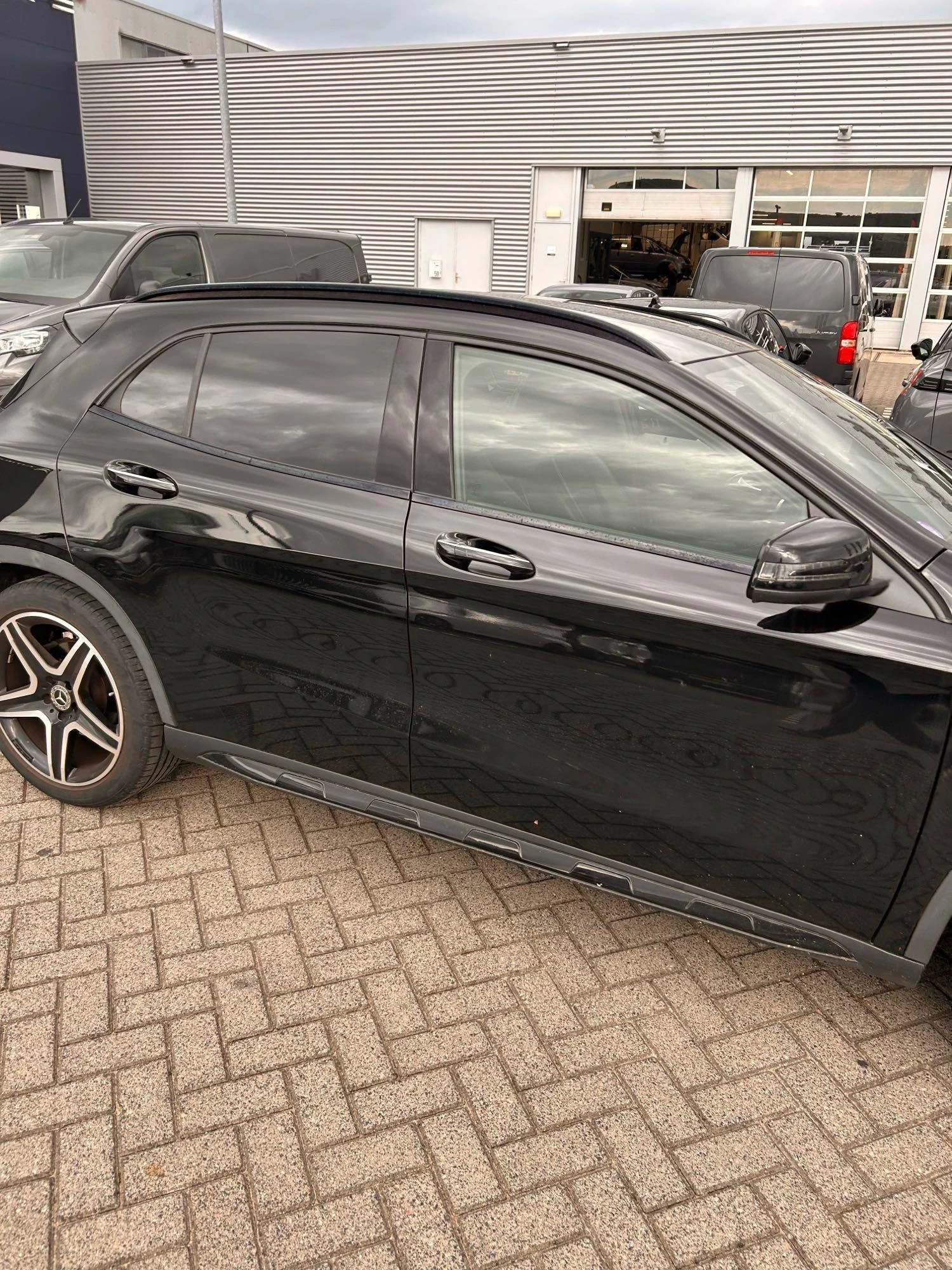 Mercedes-Benz-GLA-image-14